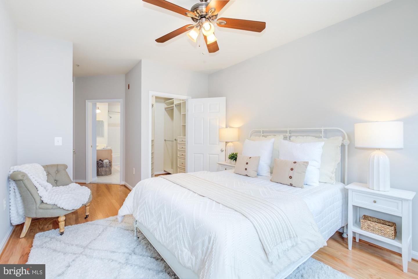 2055 26TH ST S #5-207, ARLINGTON, Virginia 22206, 2 Bedrooms Bedrooms, ,2 BathroomsBathrooms,Residential,For sale,2055 26TH ST S #5-207,VAAR2067752 MLS # VAAR2067752