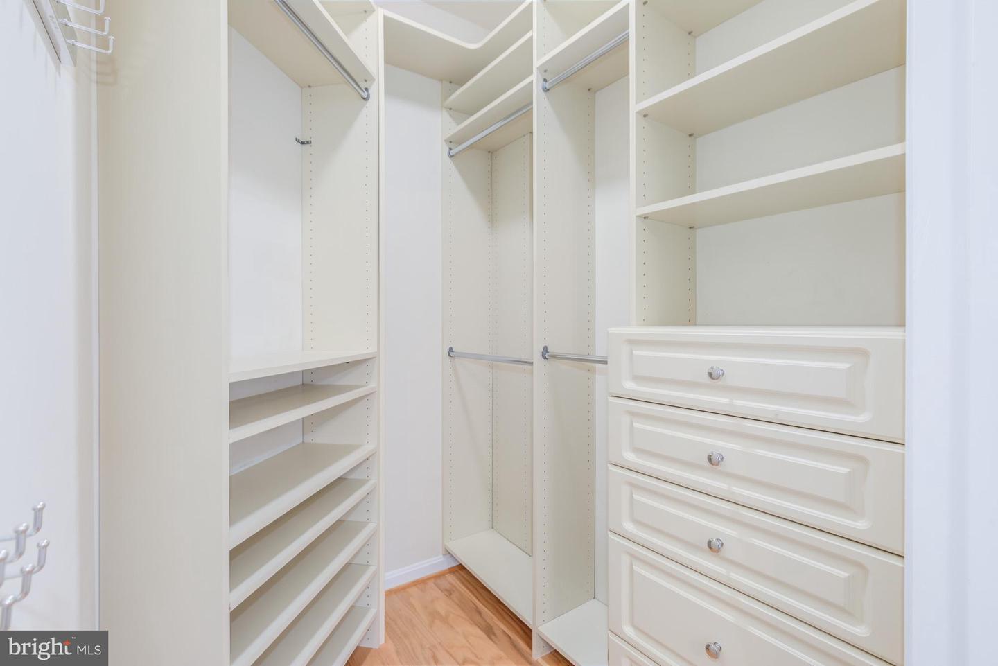 2055 26TH ST S #5-207, ARLINGTON, Virginia 22206, 2 Bedrooms Bedrooms, ,2 BathroomsBathrooms,Residential,For sale,2055 26TH ST S #5-207,VAAR2067752 MLS # VAAR2067752