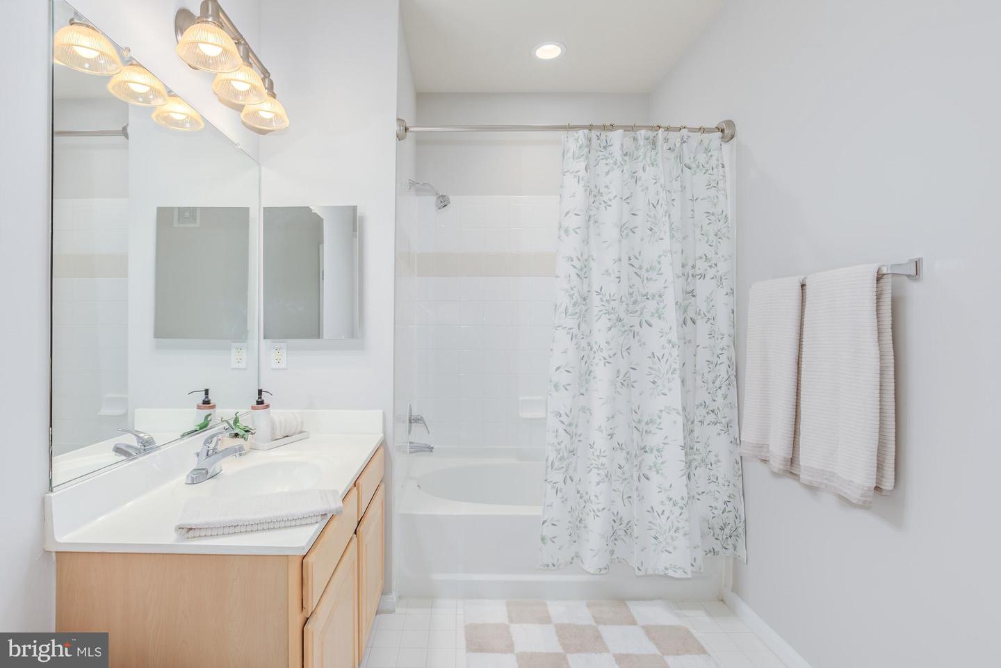 2055 26TH ST S #5-207, ARLINGTON, Virginia 22206, 2 Bedrooms Bedrooms, ,2 BathroomsBathrooms,Residential,For sale,2055 26TH ST S #5-207,VAAR2067752 MLS # VAAR2067752