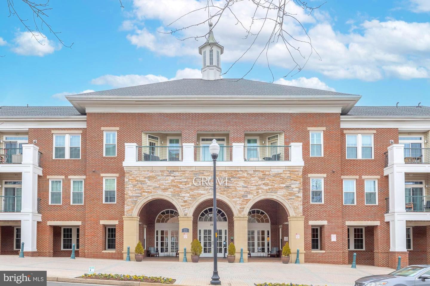 2055 26TH ST S #5-207, ARLINGTON, Virginia 22206, 2 Bedrooms Bedrooms, ,2 BathroomsBathrooms,Residential,For sale,2055 26TH ST S #5-207,VAAR2067752 MLS # VAAR2067752