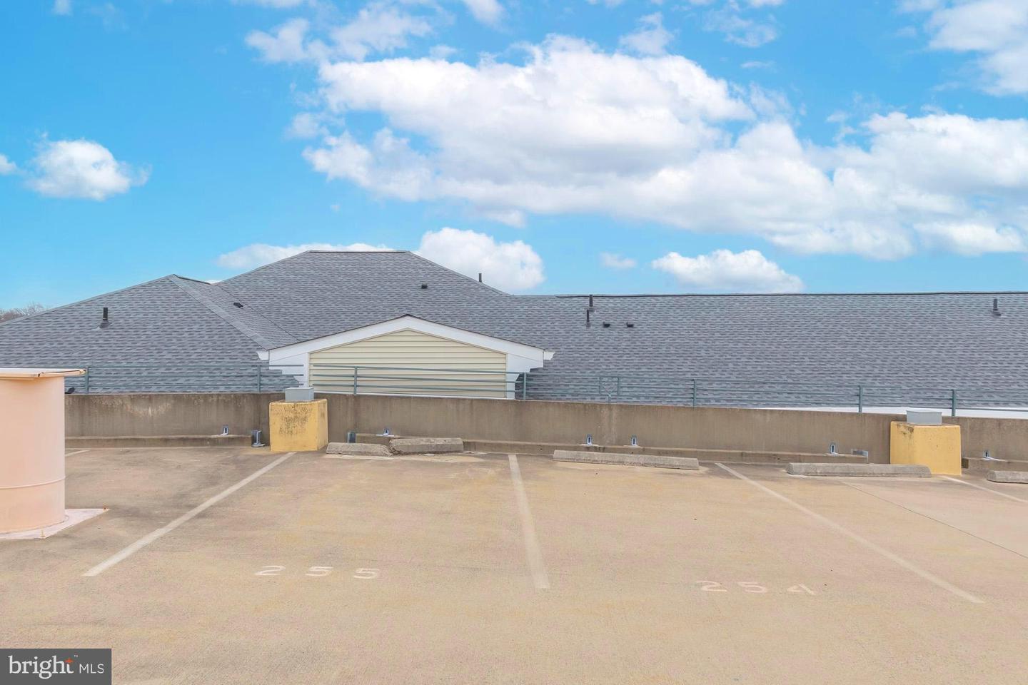 2055 26TH ST S #5-207, ARLINGTON, Virginia 22206, 2 Bedrooms Bedrooms, ,2 BathroomsBathrooms,Residential,For sale,2055 26TH ST S #5-207,VAAR2067752 MLS # VAAR2067752