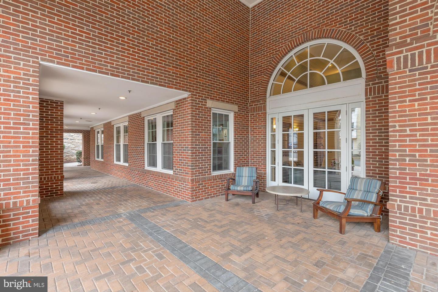 2055 26TH ST S #5-207, ARLINGTON, Virginia 22206, 2 Bedrooms Bedrooms, ,2 BathroomsBathrooms,Residential,For sale,2055 26TH ST S #5-207,VAAR2067752 MLS # VAAR2067752