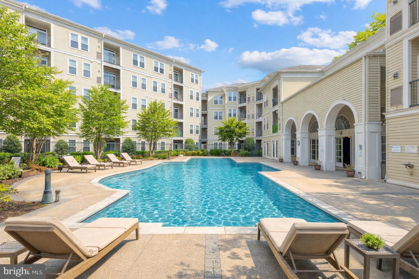 2055 26TH ST S #5-207, ARLINGTON, Virginia 22206, 2 Bedrooms Bedrooms, ,2 BathroomsBathrooms,Residential,For sale,2055 26TH ST S #5-207,VAAR2067752 MLS # VAAR2067752