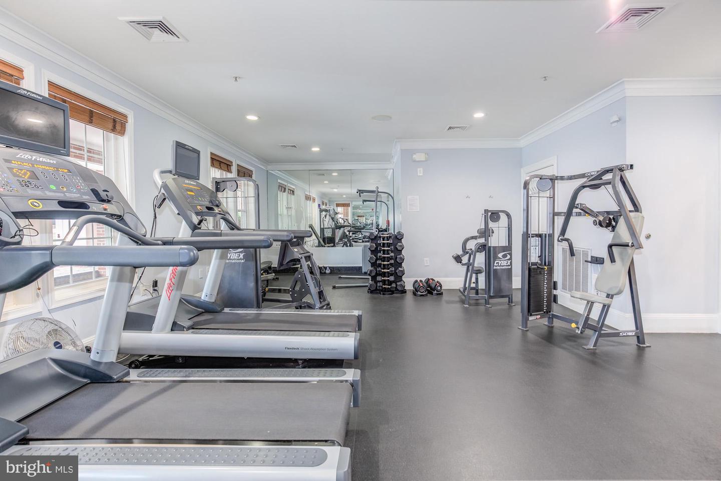 2055 26TH ST S #5-207, ARLINGTON, Virginia 22206, 2 Bedrooms Bedrooms, ,2 BathroomsBathrooms,Residential,For sale,2055 26TH ST S #5-207,VAAR2067752 MLS # VAAR2067752