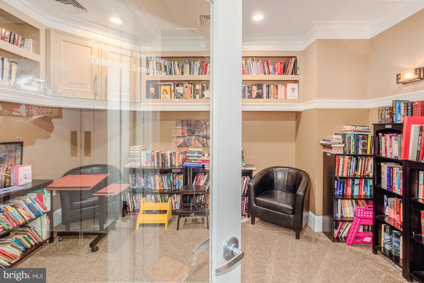 2055 26TH ST S #5-207, ARLINGTON, Virginia 22206, 2 Bedrooms Bedrooms, ,2 BathroomsBathrooms,Residential,For sale,2055 26TH ST S #5-207,VAAR2067752 MLS # VAAR2067752