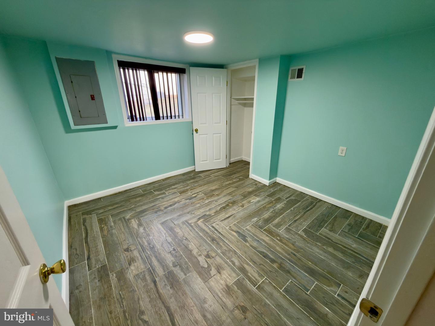 2408 FAIRHAVEN AVE, ALEXANDRIA, Virginia 22303, 6 Bedrooms Bedrooms, ,3 BathroomsBathrooms,Residential,For sale,2408 FAIRHAVEN AVE,VAFX2285880 MLS # VAFX2285880