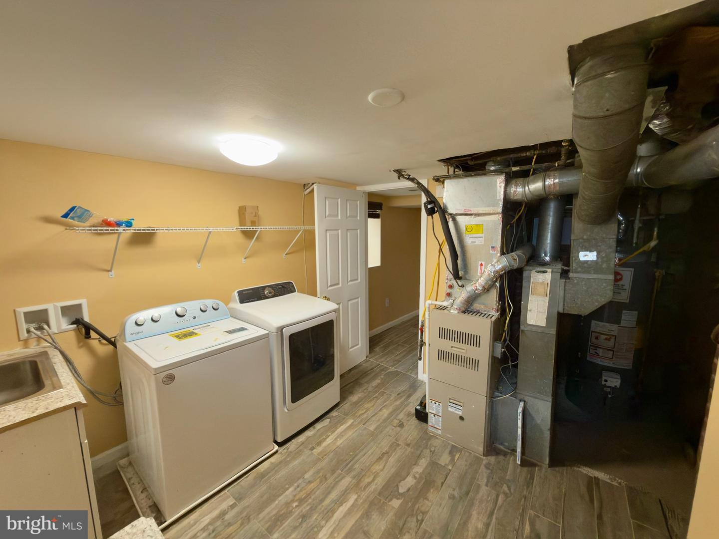 2408 FAIRHAVEN AVE, ALEXANDRIA, Virginia 22303, 6 Bedrooms Bedrooms, ,3 BathroomsBathrooms,Residential,For sale,2408 FAIRHAVEN AVE,VAFX2285880 MLS # VAFX2285880