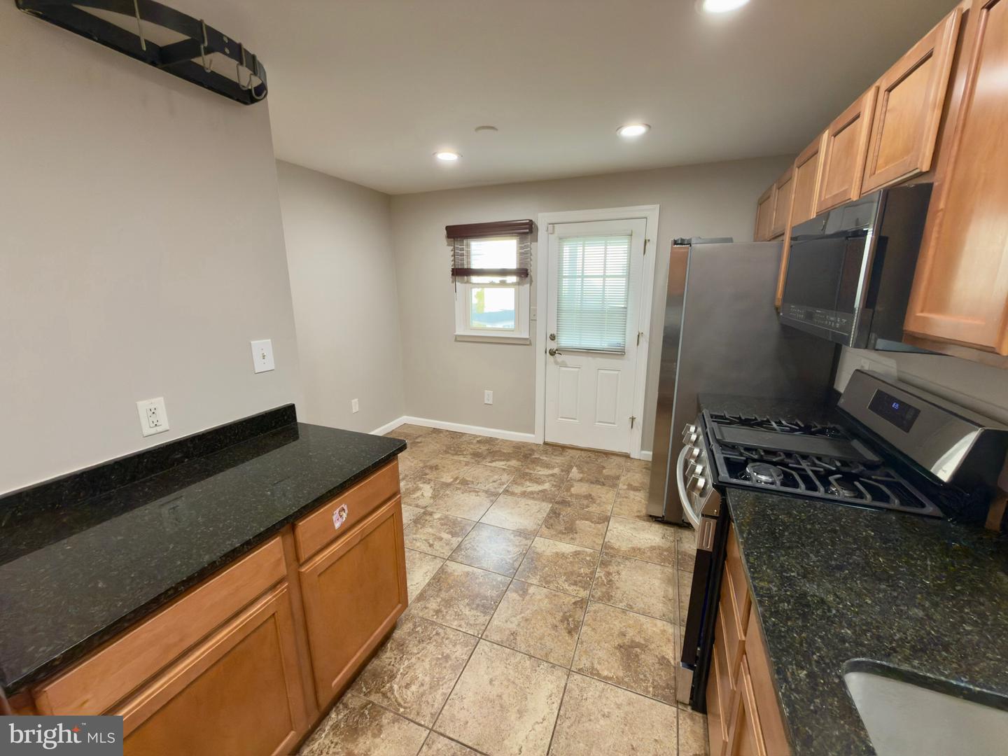 2408 FAIRHAVEN AVE, ALEXANDRIA, Virginia 22303, 6 Bedrooms Bedrooms, ,3 BathroomsBathrooms,Residential,For sale,2408 FAIRHAVEN AVE,VAFX2285880 MLS # VAFX2285880