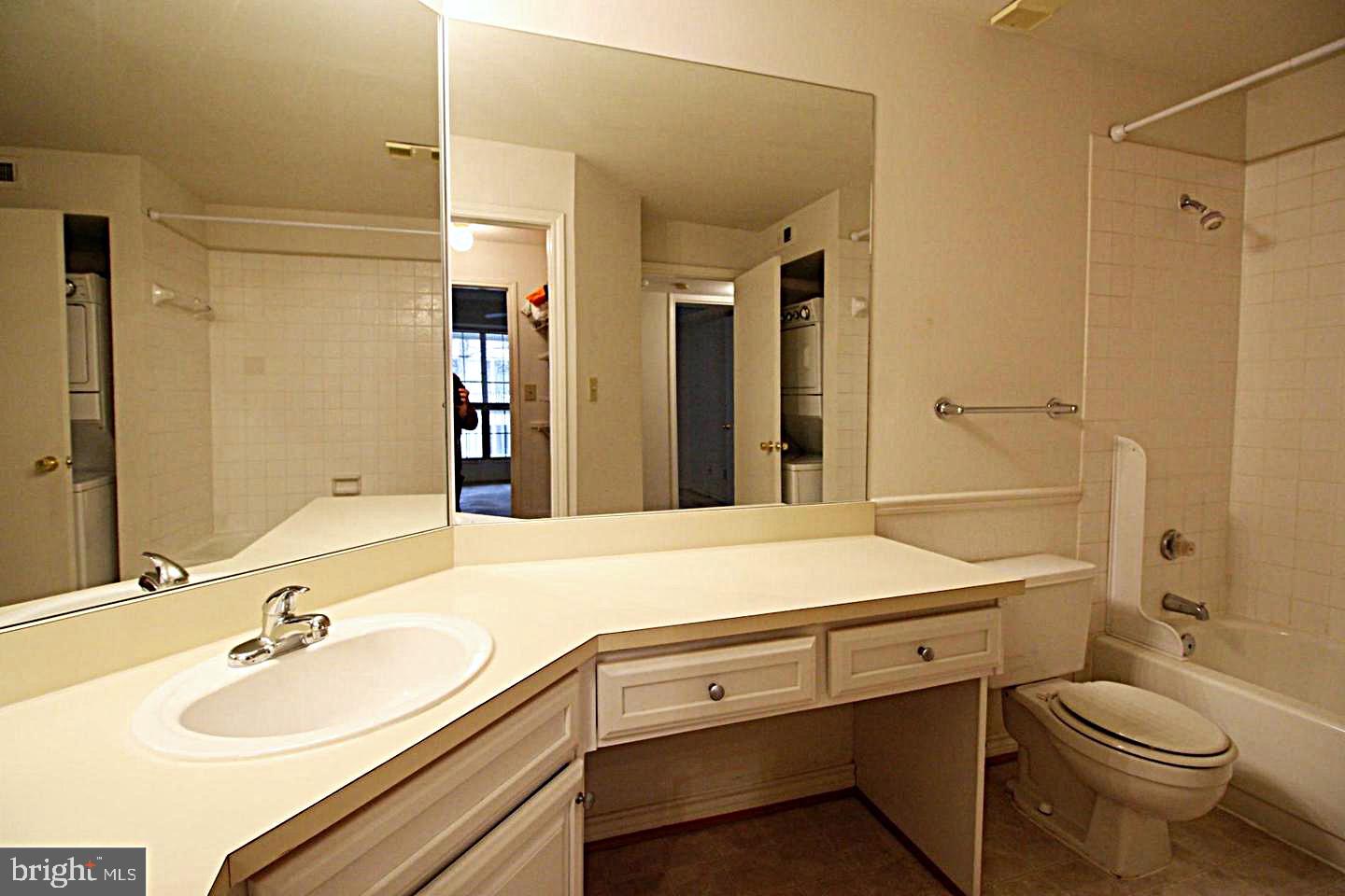 3902 PENDERVIEW DR #1423, FAIRFAX, Virginia 22033, 2 Bedrooms Bedrooms, 5 Rooms Rooms,1 BathroomBathrooms,Residential,For sale,3902 PENDERVIEW DR #1423,VAFX2285886 MLS # VAFX2285886