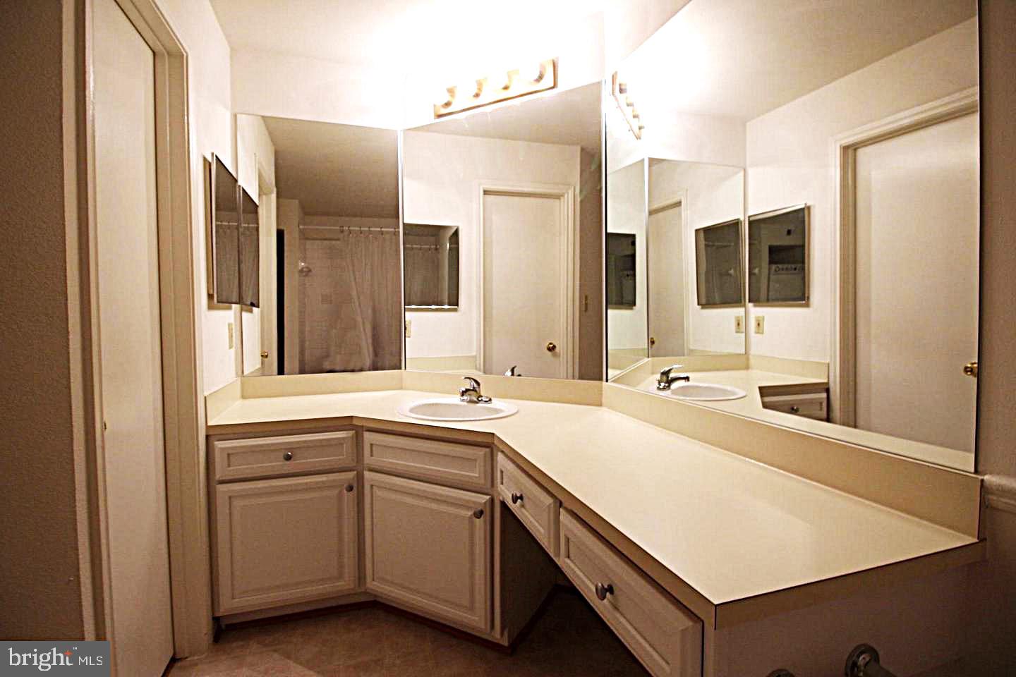 3902 PENDERVIEW DR #1423, FAIRFAX, Virginia 22033, 2 Bedrooms Bedrooms, 5 Rooms Rooms,1 BathroomBathrooms,Residential,For sale,3902 PENDERVIEW DR #1423,VAFX2285886 MLS # VAFX2285886