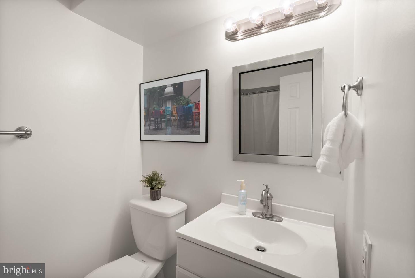 1641 KENWOOD AVE, ALEXANDRIA, Virginia 22302, 2 Bedrooms Bedrooms, ,2 BathroomsBathrooms,Residential,For sale,1641 KENWOOD AVE,VAAX2053192 MLS # VAAX2053192