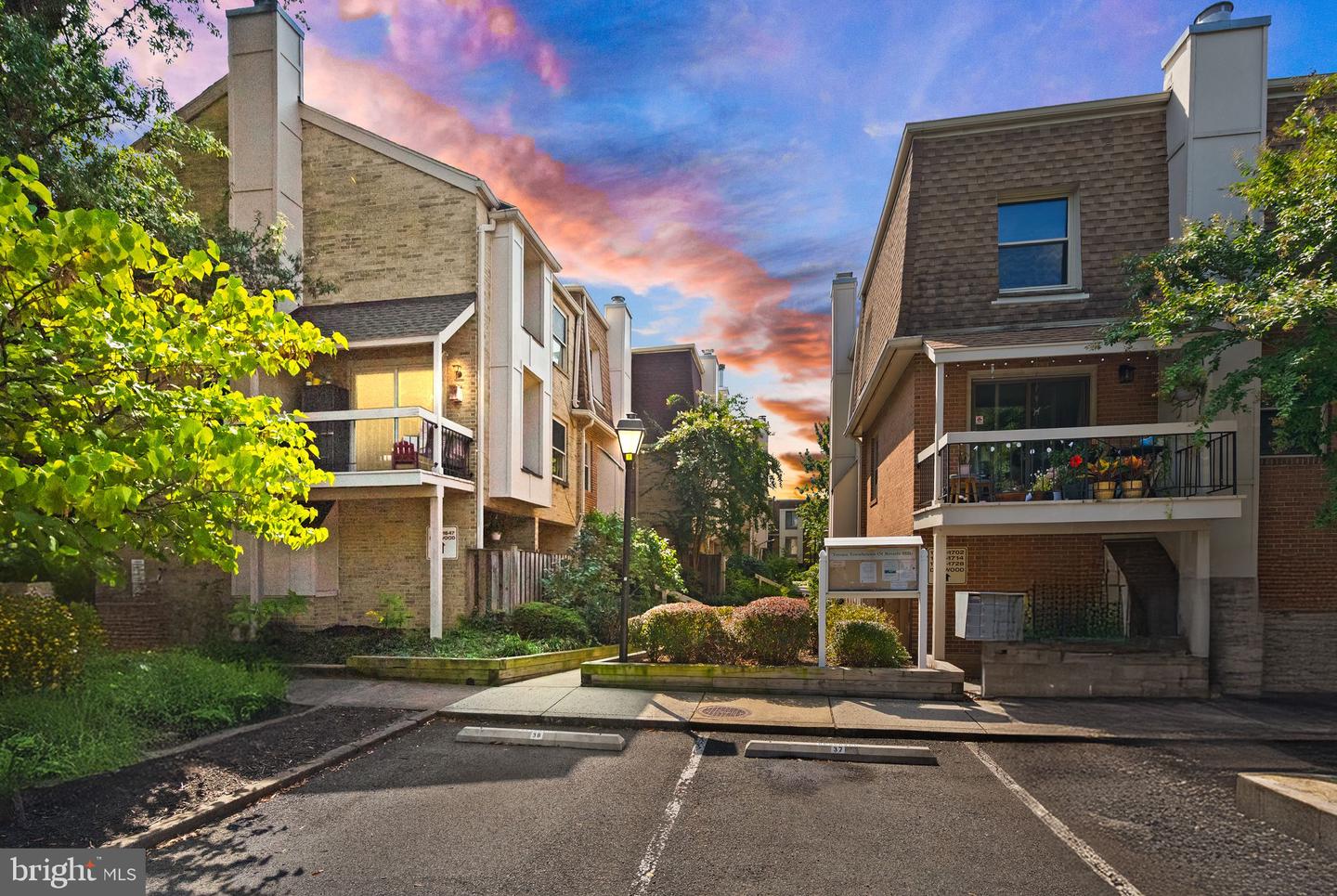 1641 KENWOOD AVE, ALEXANDRIA, Virginia 22302, 2 Bedrooms Bedrooms, ,2 BathroomsBathrooms,Residential,For sale,1641 KENWOOD AVE,VAAX2053192 MLS # VAAX2053192