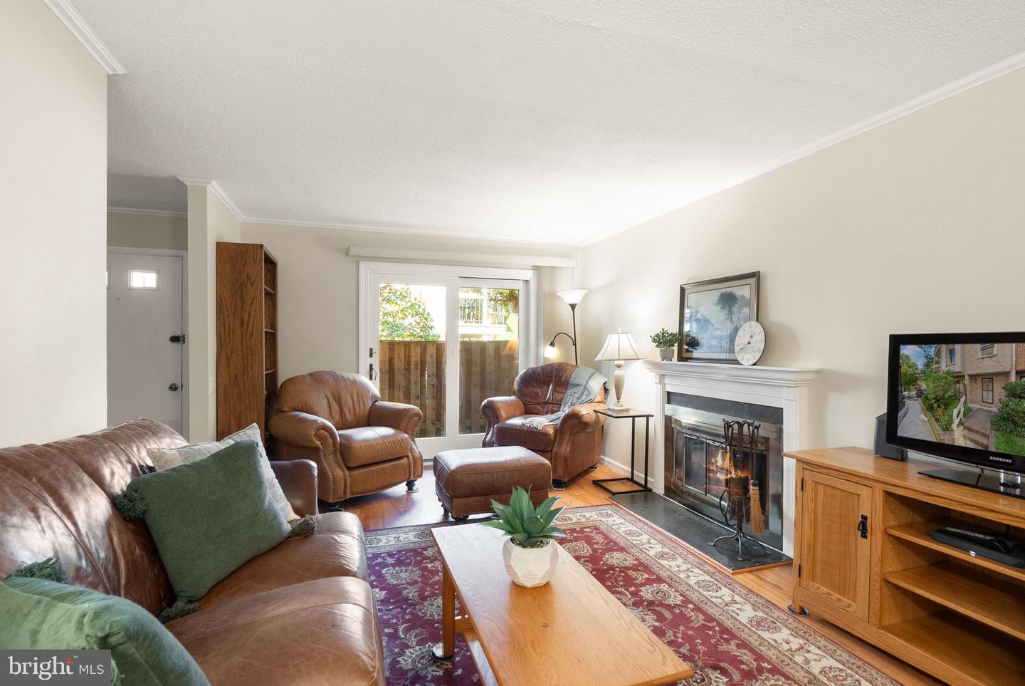 1641 KENWOOD AVE, ALEXANDRIA, Virginia 22302, 2 Bedrooms Bedrooms, ,2 BathroomsBathrooms,Residential,For sale,1641 KENWOOD AVE,VAAX2053192 MLS # VAAX2053192