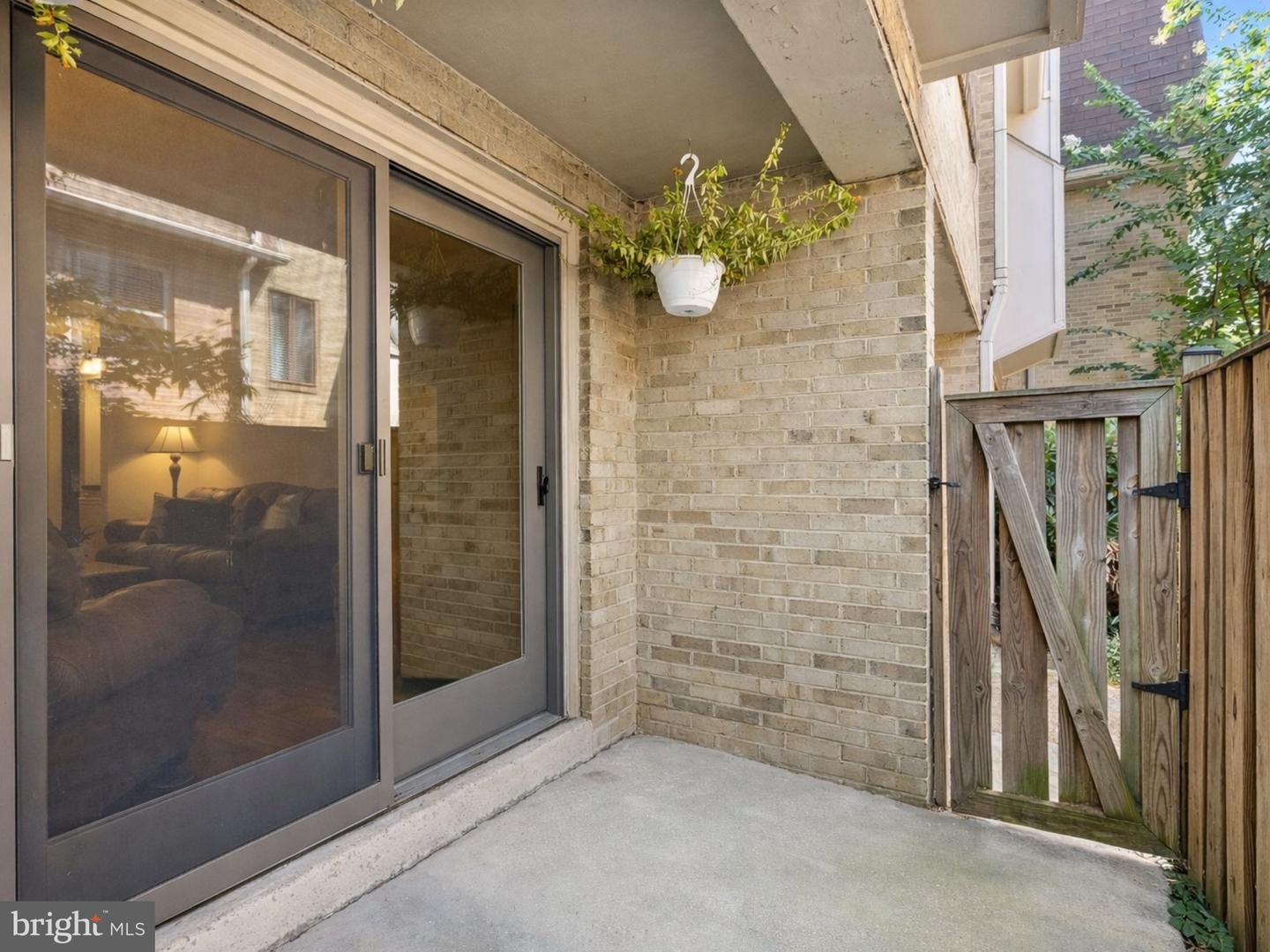 1641 KENWOOD AVE, ALEXANDRIA, Virginia 22302, 2 Bedrooms Bedrooms, ,2 BathroomsBathrooms,Residential,For sale,1641 KENWOOD AVE,VAAX2053192 MLS # VAAX2053192