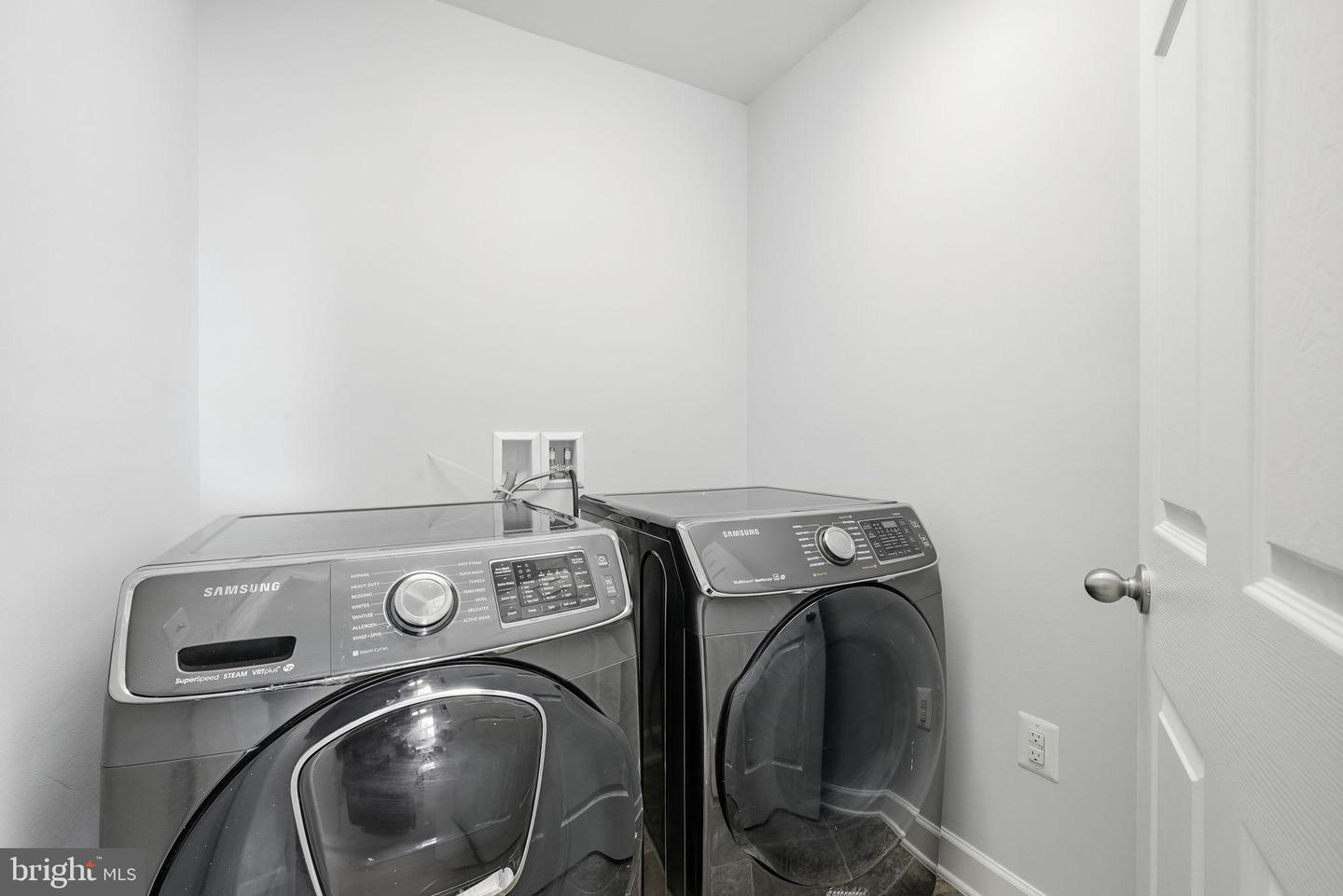 3012 LANDING EAGLE CT, WOODBRIDGE, Virginia 22191, 4 Bedrooms Bedrooms, 12 Rooms Rooms,2 BathroomsBathrooms,Residential,For sale,3012 LANDING EAGLE CT,VAPW2110604 MLS # VAPW2110604