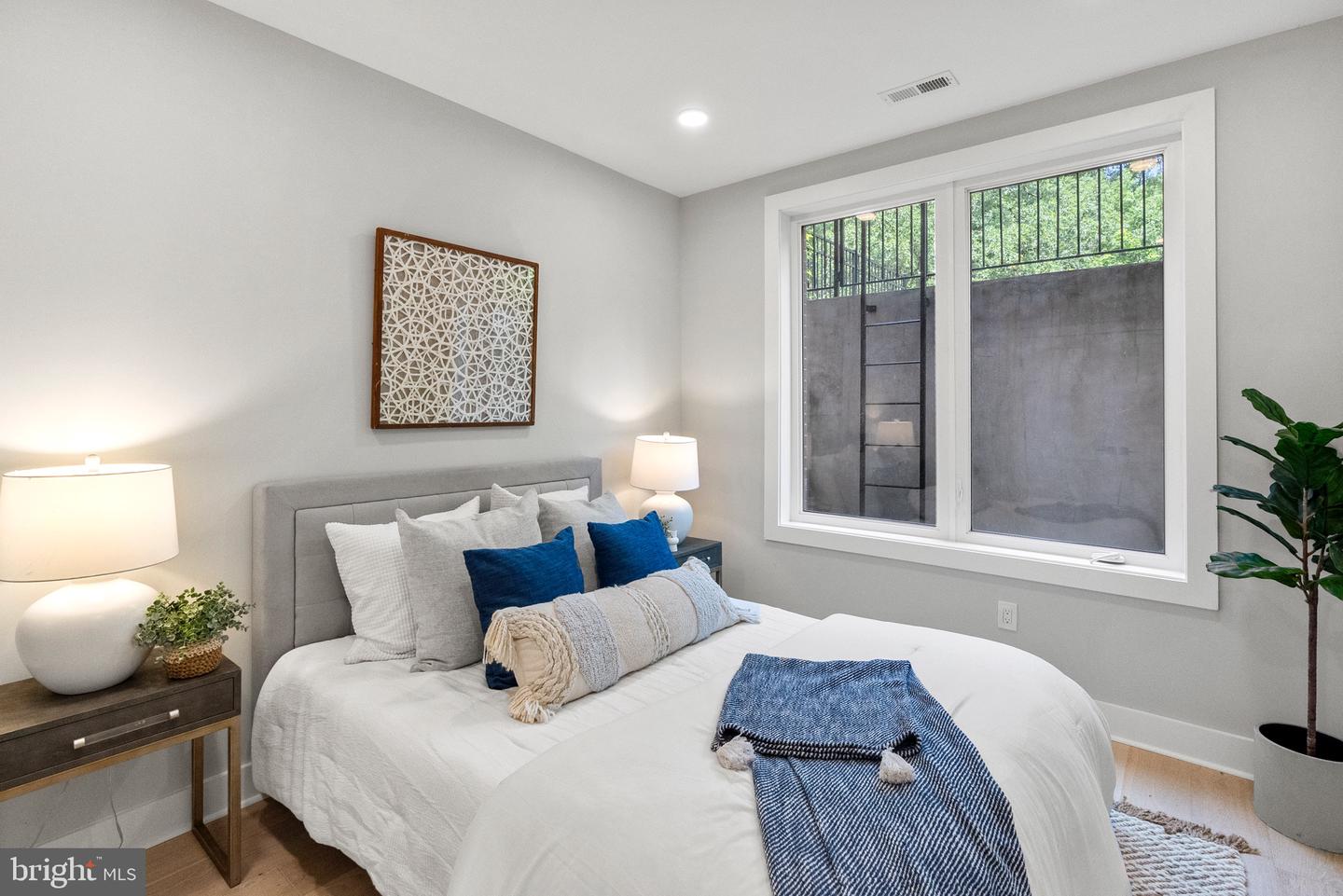 2019 M ST NE #01, WASHINGTON, District Of Columbia 20002, 2 Bedrooms Bedrooms, ,2 BathroomsBathrooms,Residential,For sale,2019 M ST NE #01,DCDC2241536 MLS # DCDC2241536
