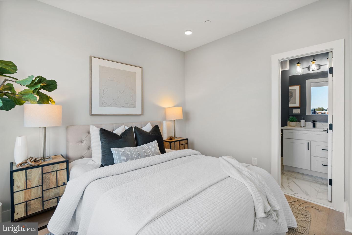2019 M ST NE #PH09, WASHINGTON, District Of Columbia 20002, 2 Bedrooms Bedrooms, ,2 BathroomsBathrooms,Residential,For sale,2019 M ST NE #PH09,DCDC2241538 MLS # DCDC2241538