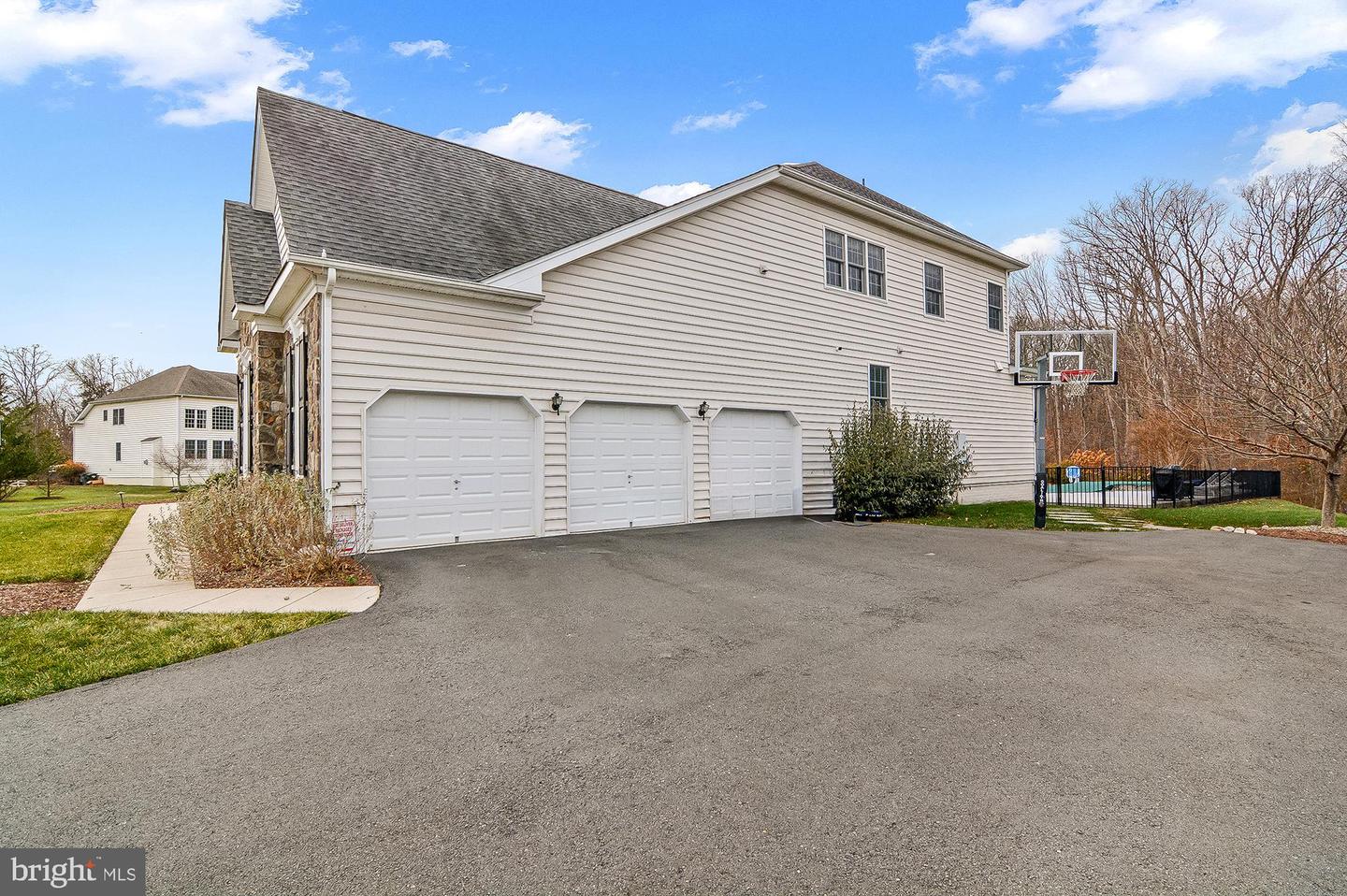 5220 BONNIE BRAE FARM DR, HAYMARKET, Virginia 20169, 6 Bedrooms Bedrooms, ,6 BathroomsBathrooms,Residential,For sale,5220 BONNIE BRAE FARM DR,VAPW2110628 MLS # VAPW2110628