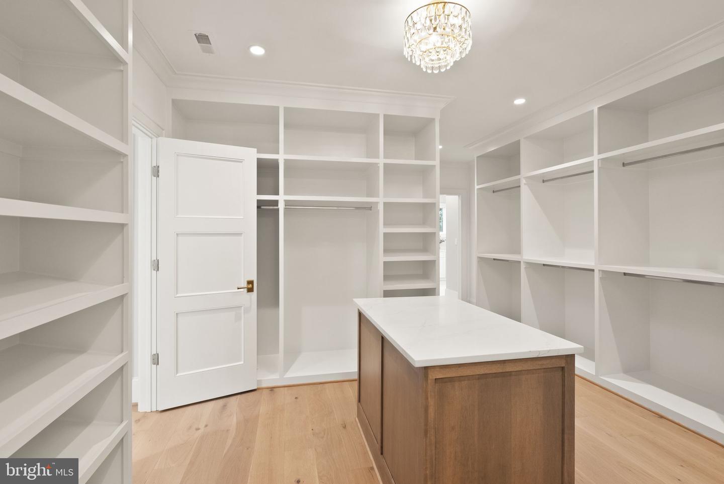 3941 N GLEBE RD, ARLINGTON, Virginia 22207, 6 Bedrooms Bedrooms, ,6 BathroomsBathrooms,Residential,For sale,3941 N GLEBE RD,VAAR2059568 MLS # VAAR2059568