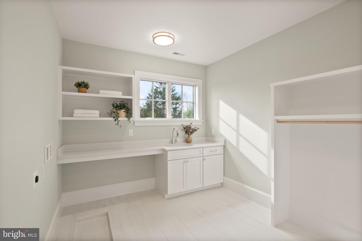 3941 N GLEBE RD, ARLINGTON, Virginia 22207, 6 Bedrooms Bedrooms, ,6 BathroomsBathrooms,Residential,For sale,3941 N GLEBE RD,VAAR2059568 MLS # VAAR2059568