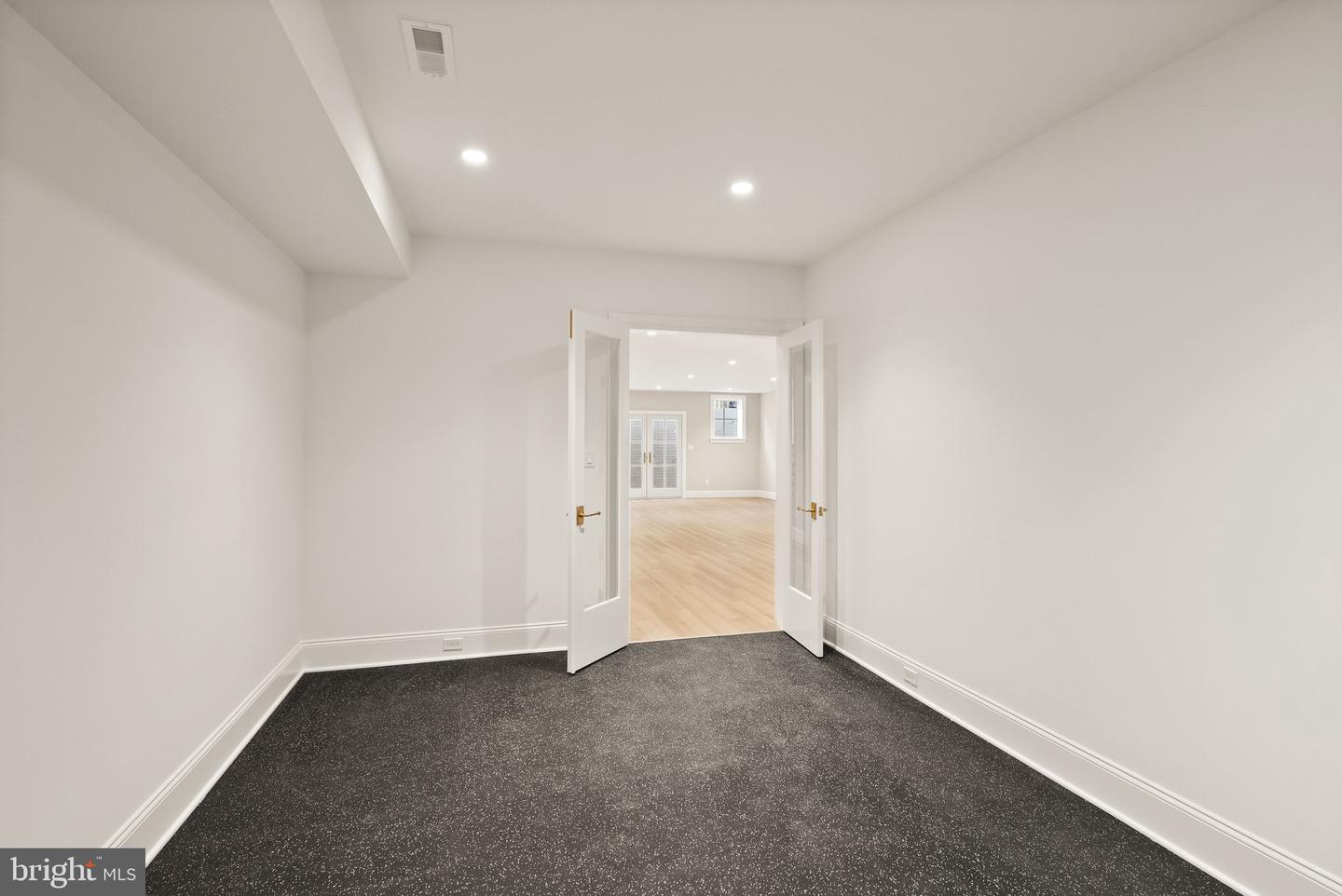 3941 N GLEBE RD, ARLINGTON, Virginia 22207, 6 Bedrooms Bedrooms, ,6 BathroomsBathrooms,Residential,For sale,3941 N GLEBE RD,VAAR2059568 MLS # VAAR2059568