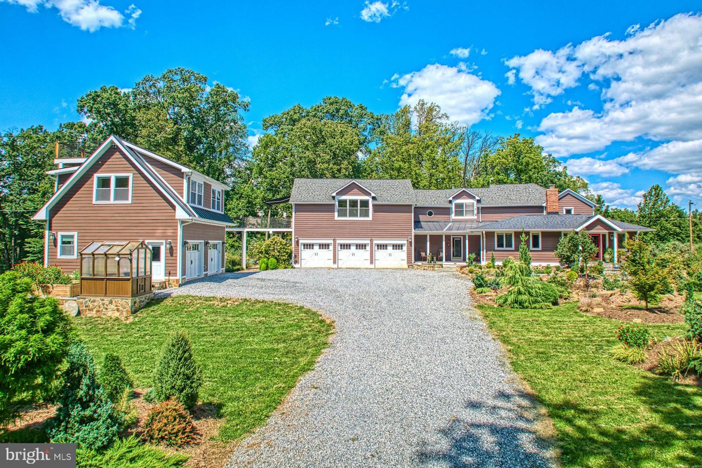 16555 OLD WATERFORD RD, PAEONIAN SPRINGS, Virginia 20129, 4 Bedrooms Bedrooms, ,4 BathroomsBathrooms,Residential,For sale,16555 OLD WATERFORD RD,VALO2106450 MLS # VALO2106450