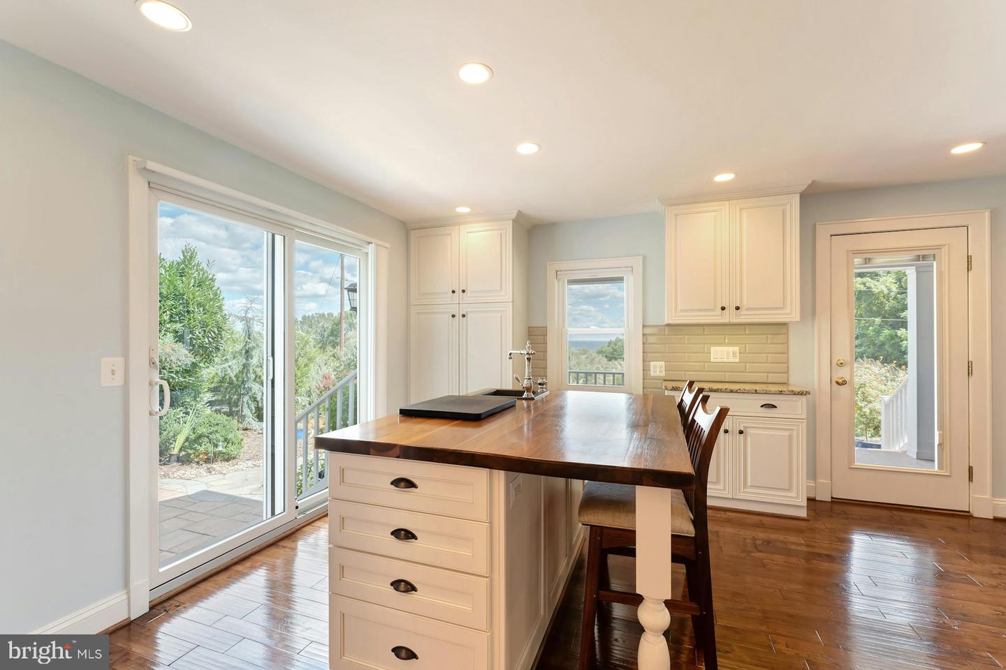 16555 OLD WATERFORD RD, PAEONIAN SPRINGS, Virginia 20129, 4 Bedrooms Bedrooms, ,4 BathroomsBathrooms,Residential,For sale,16555 OLD WATERFORD RD,VALO2106450 MLS # VALO2106450