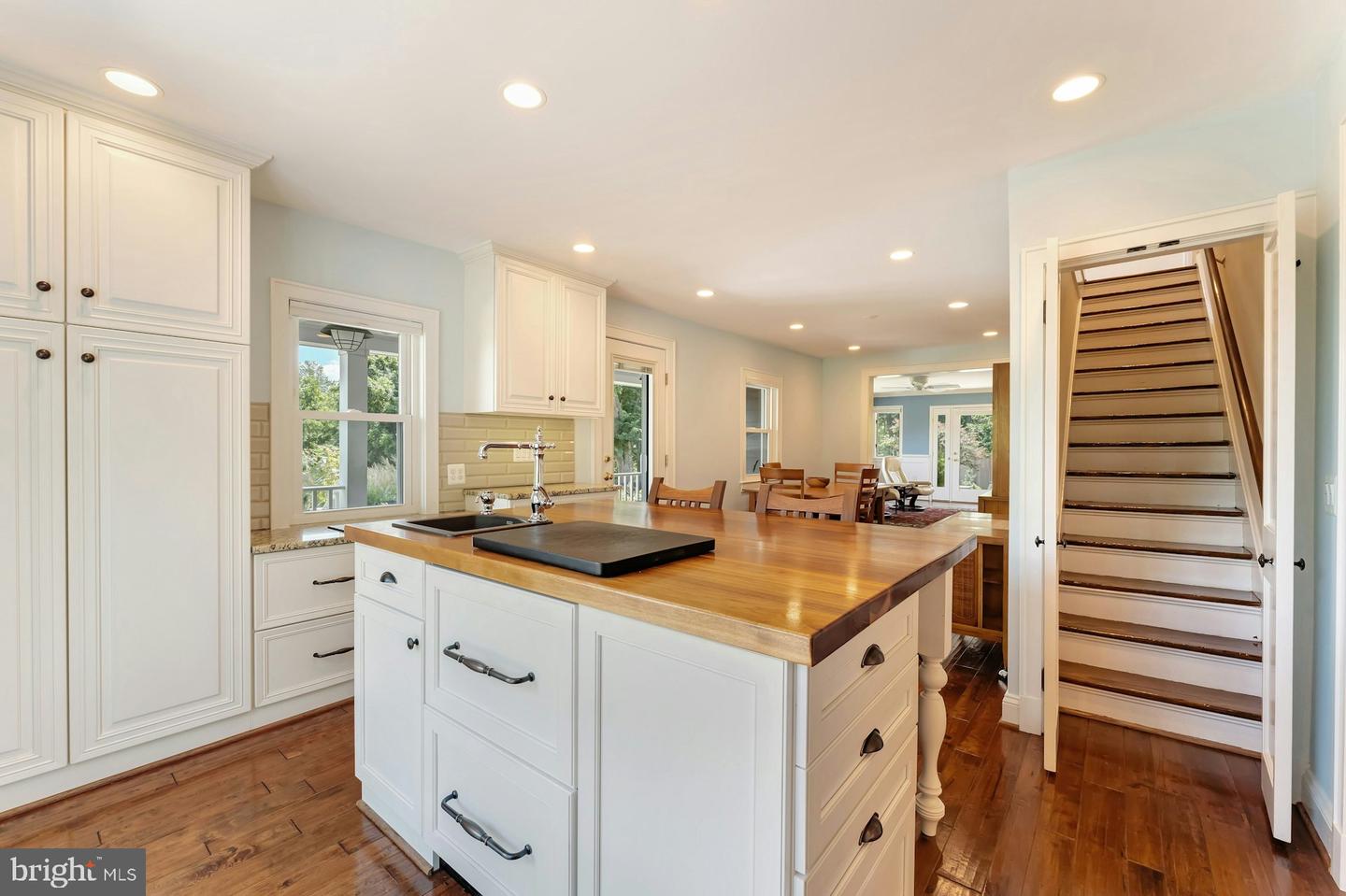 16555 OLD WATERFORD RD, PAEONIAN SPRINGS, Virginia 20129, 4 Bedrooms Bedrooms, ,4 BathroomsBathrooms,Residential,For sale,16555 OLD WATERFORD RD,VALO2106450 MLS # VALO2106450