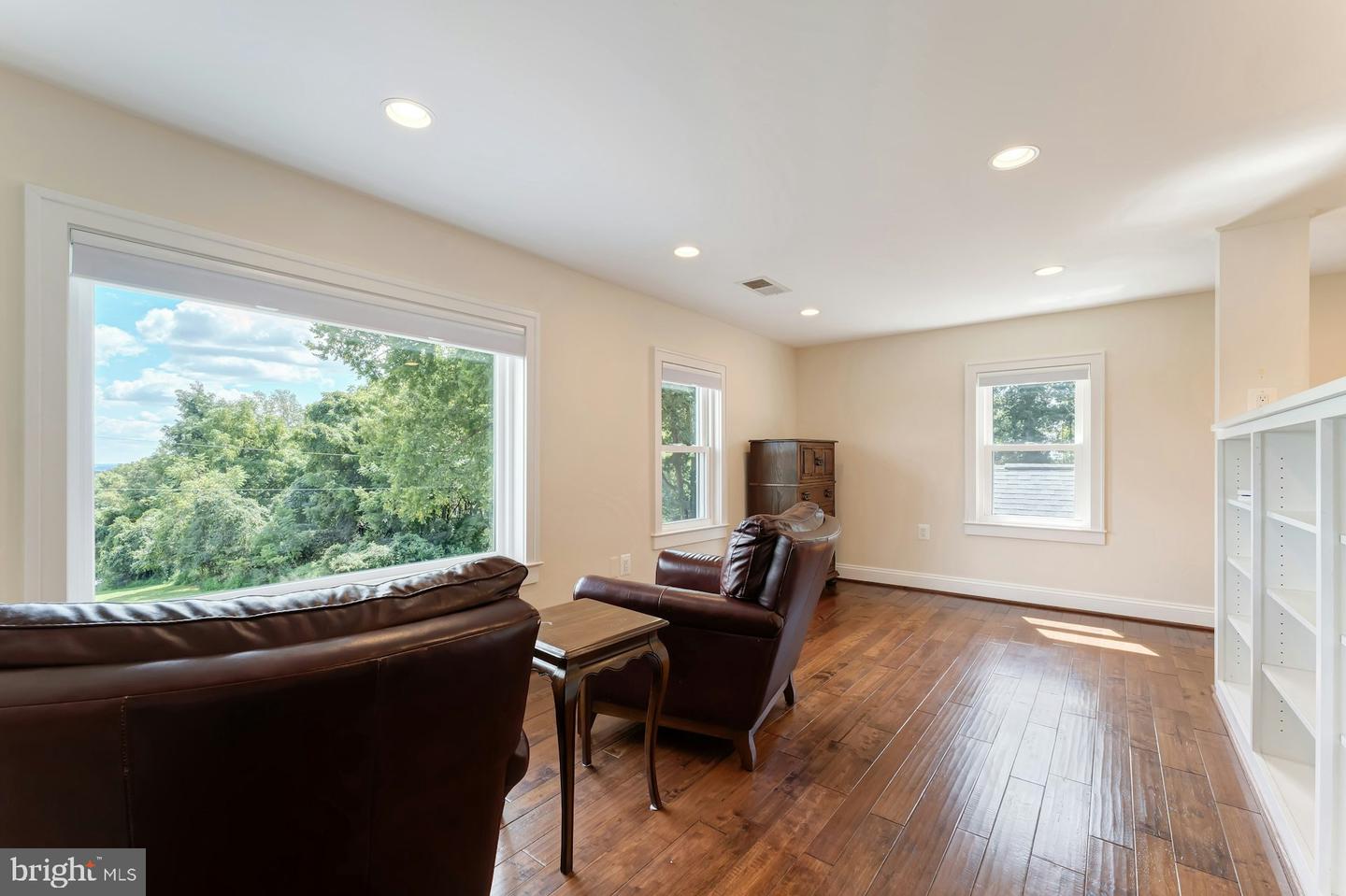 16555 OLD WATERFORD RD, PAEONIAN SPRINGS, Virginia 20129, 4 Bedrooms Bedrooms, ,4 BathroomsBathrooms,Residential,For sale,16555 OLD WATERFORD RD,VALO2106450 MLS # VALO2106450