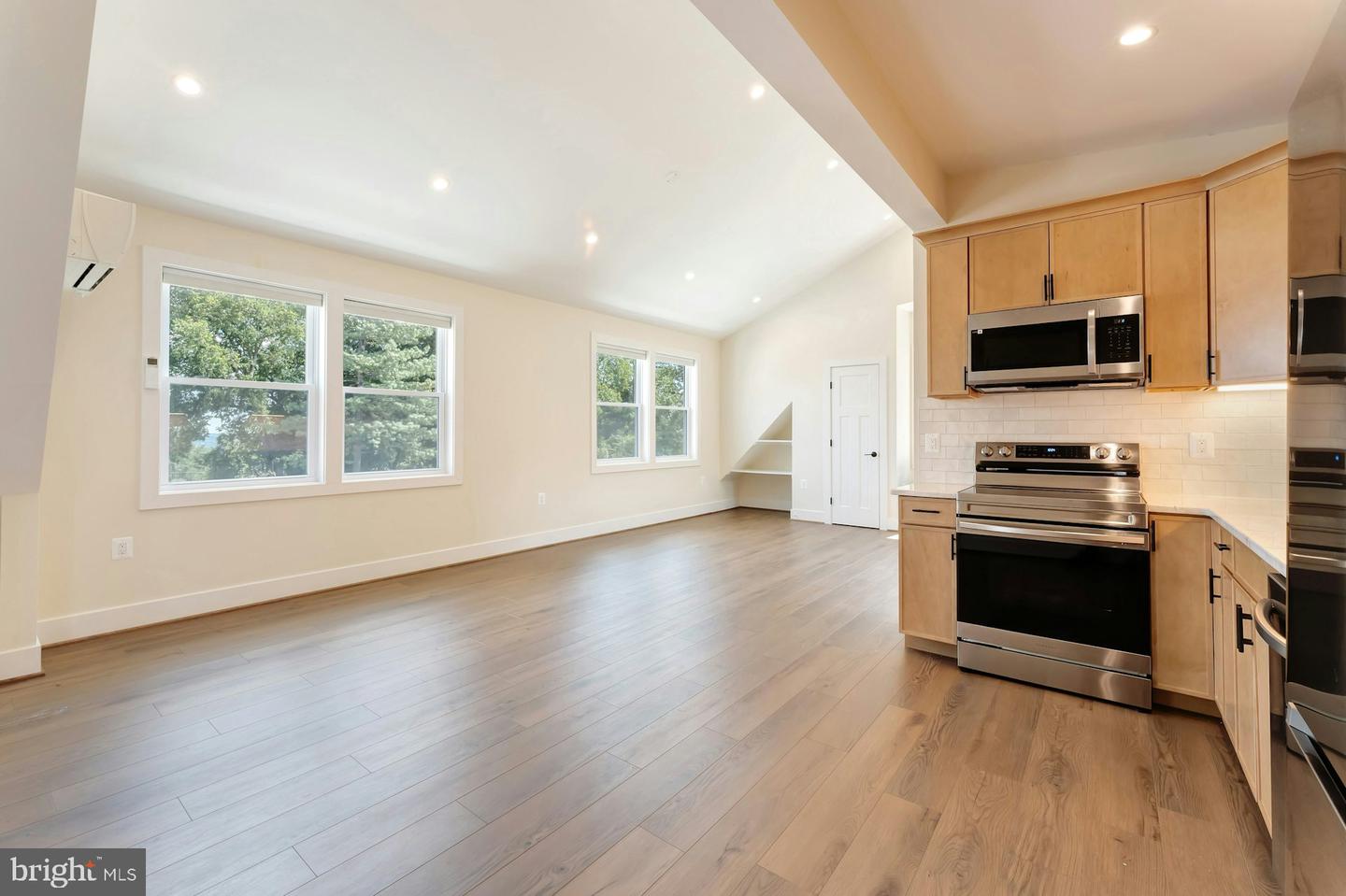 16555 OLD WATERFORD RD, PAEONIAN SPRINGS, Virginia 20129, 4 Bedrooms Bedrooms, ,4 BathroomsBathrooms,Residential,For sale,16555 OLD WATERFORD RD,VALO2106450 MLS # VALO2106450