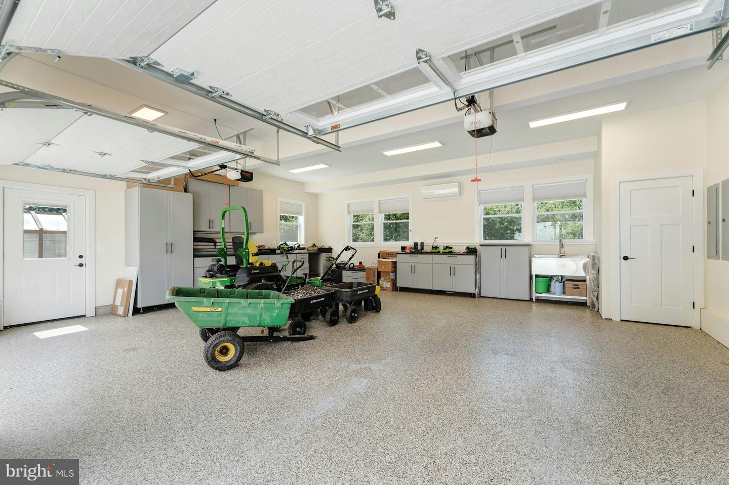 16555 OLD WATERFORD RD, PAEONIAN SPRINGS, Virginia 20129, 4 Bedrooms Bedrooms, ,4 BathroomsBathrooms,Residential,For sale,16555 OLD WATERFORD RD,VALO2106450 MLS # VALO2106450