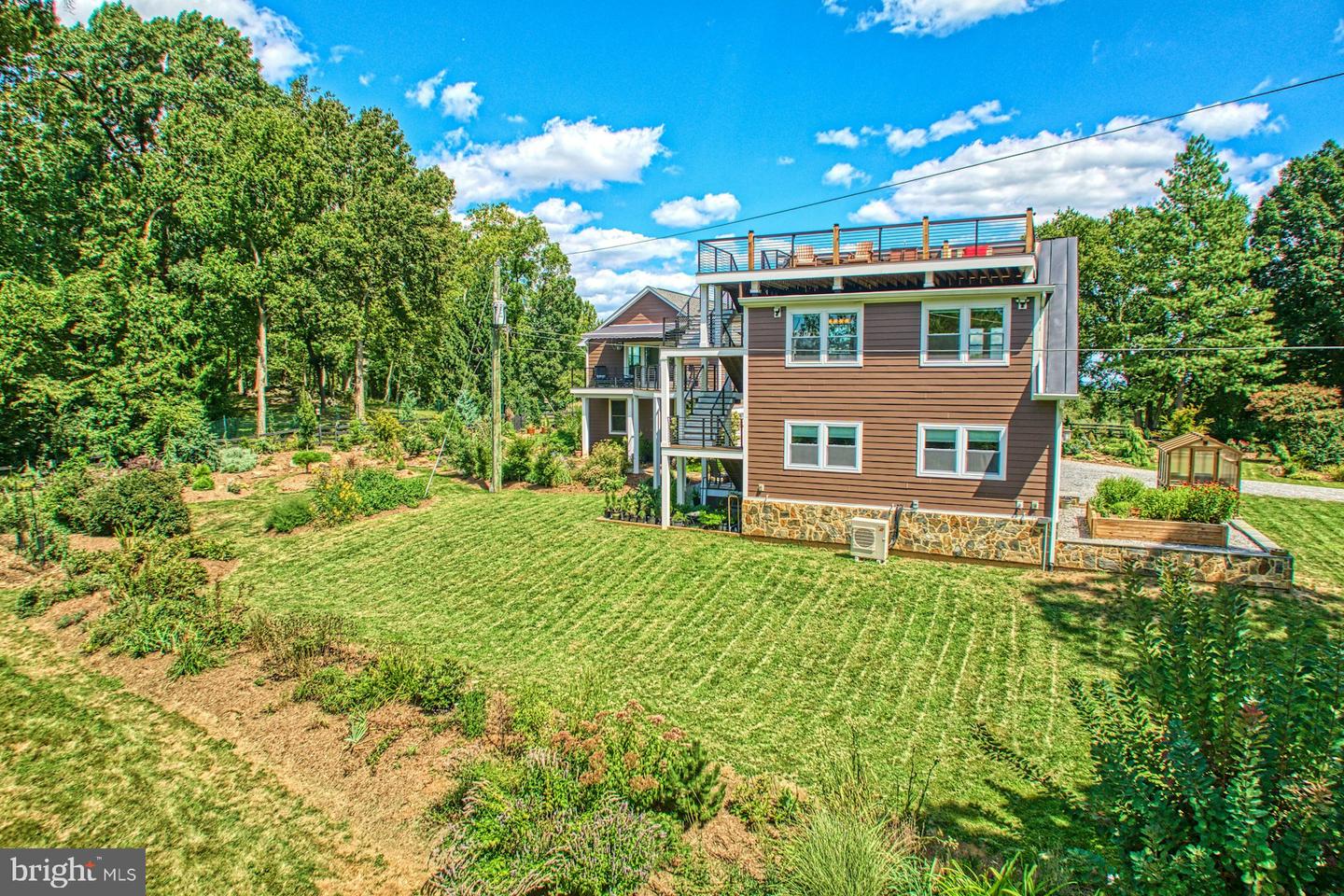 16555 OLD WATERFORD RD, PAEONIAN SPRINGS, Virginia 20129, 4 Bedrooms Bedrooms, ,4 BathroomsBathrooms,Residential,For sale,16555 OLD WATERFORD RD,VALO2106450 MLS # VALO2106450