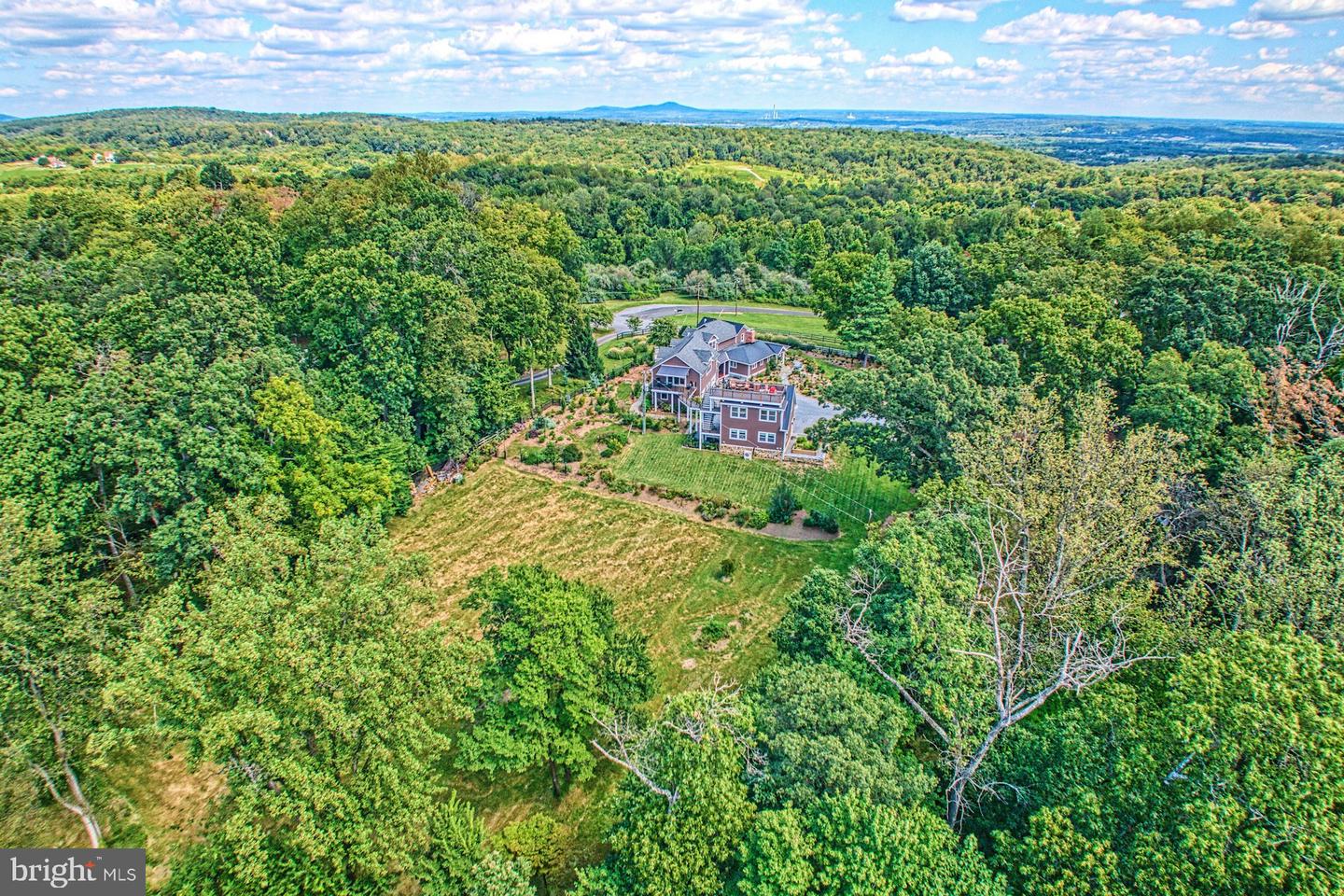 16555 OLD WATERFORD RD, PAEONIAN SPRINGS, Virginia 20129, 4 Bedrooms Bedrooms, ,4 BathroomsBathrooms,Residential,For sale,16555 OLD WATERFORD RD,VALO2106450 MLS # VALO2106450