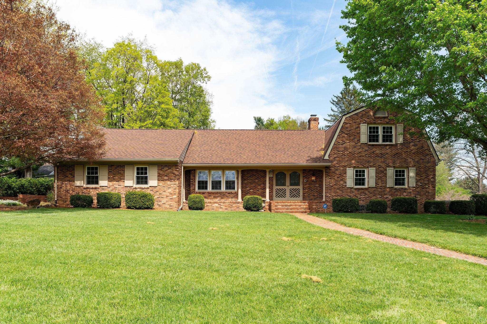 812 MEADOWBROOK RD, WAYNESBORO, Virginia 22980, 4 Bedrooms Bedrooms, ,3 BathroomsBathrooms,Residential,812 MEADOWBROOK RD,663618 MLS # 663618