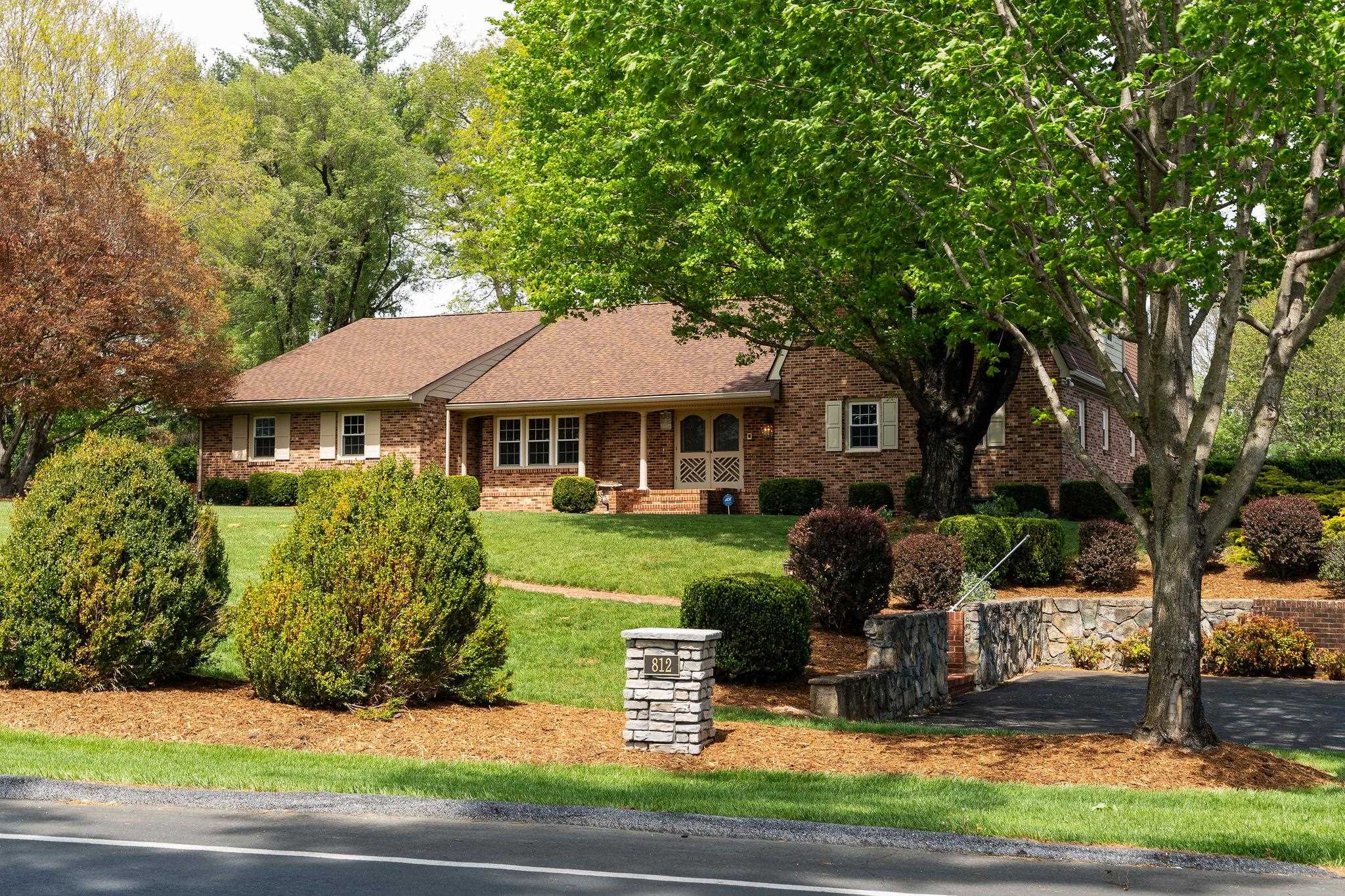 812 MEADOWBROOK RD, WAYNESBORO, Virginia 22980, 4 Bedrooms Bedrooms, ,3 BathroomsBathrooms,Residential,812 MEADOWBROOK RD,663618 MLS # 663618