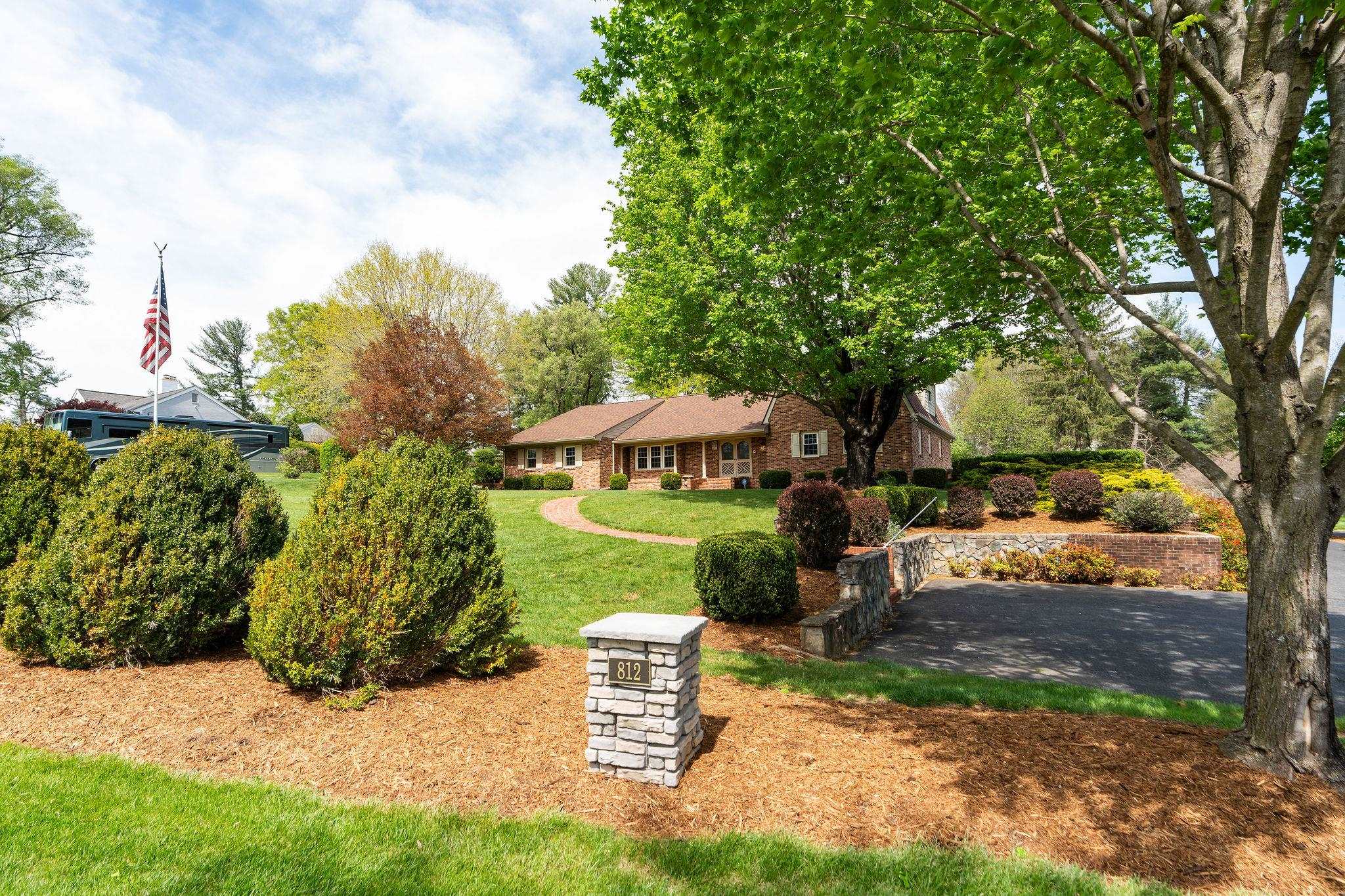 812 MEADOWBROOK RD, WAYNESBORO, Virginia 22980, 4 Bedrooms Bedrooms, ,3 BathroomsBathrooms,Residential,812 MEADOWBROOK RD,663618 MLS # 663618