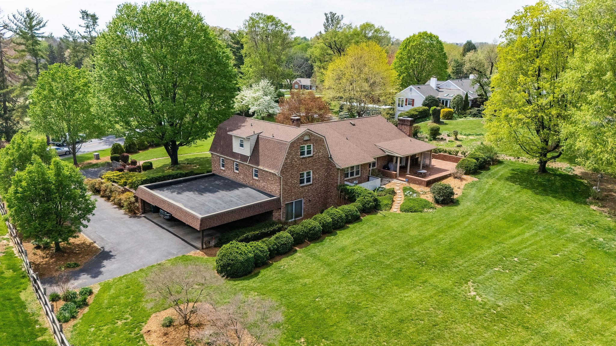 812 MEADOWBROOK RD, WAYNESBORO, Virginia 22980, 4 Bedrooms Bedrooms, ,3 BathroomsBathrooms,Residential,812 MEADOWBROOK RD,663618 MLS # 663618