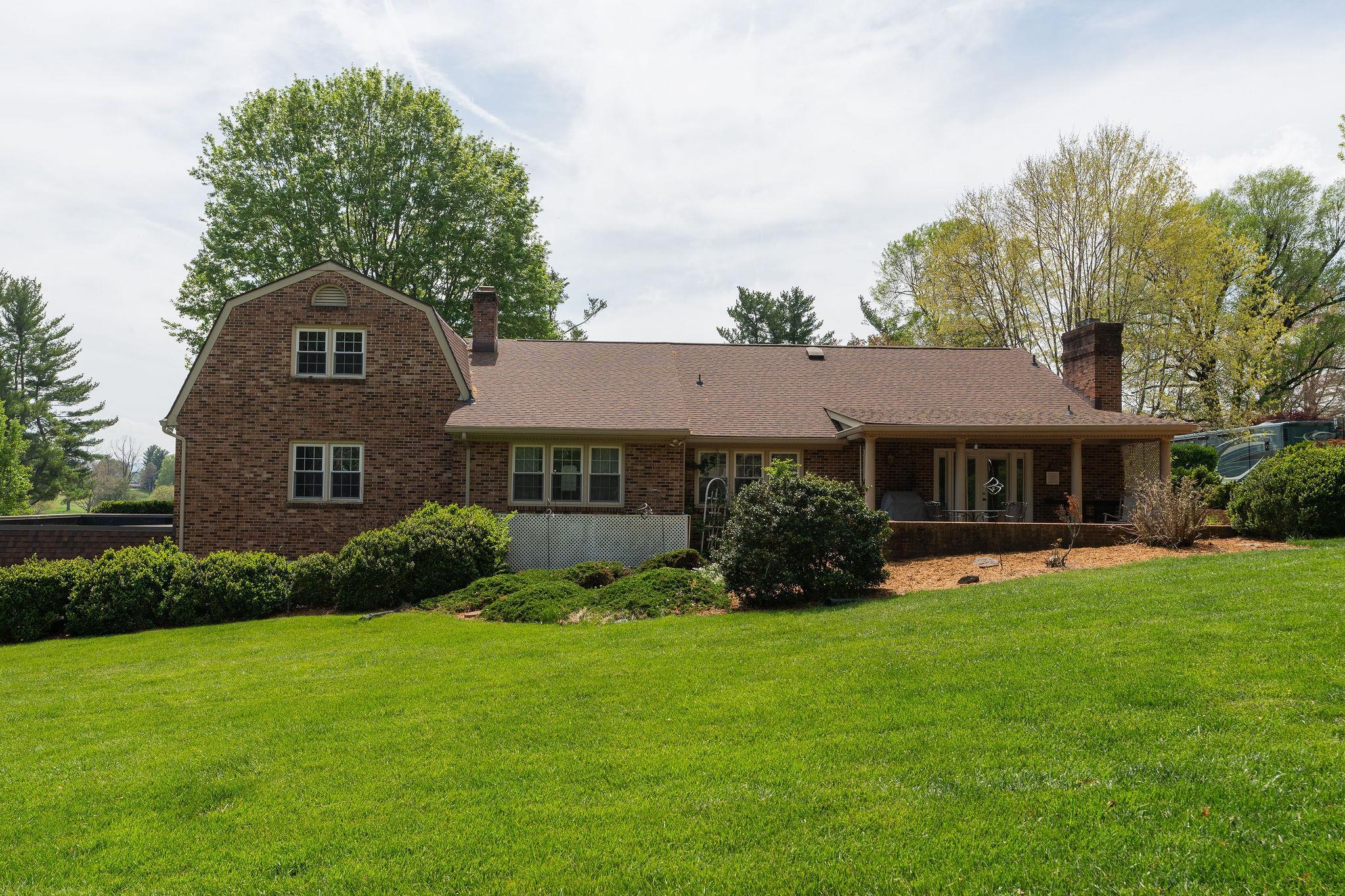 812 MEADOWBROOK RD, WAYNESBORO, Virginia 22980, 4 Bedrooms Bedrooms, ,3 BathroomsBathrooms,Residential,812 MEADOWBROOK RD,663618 MLS # 663618