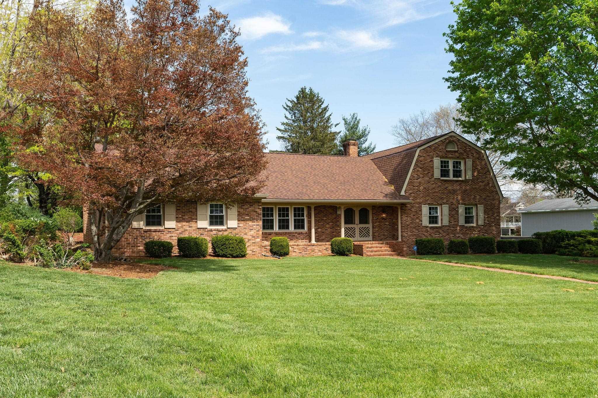 812 MEADOWBROOK RD, WAYNESBORO, Virginia 22980, 4 Bedrooms Bedrooms, ,3 BathroomsBathrooms,Residential,812 MEADOWBROOK RD,663618 MLS # 663618