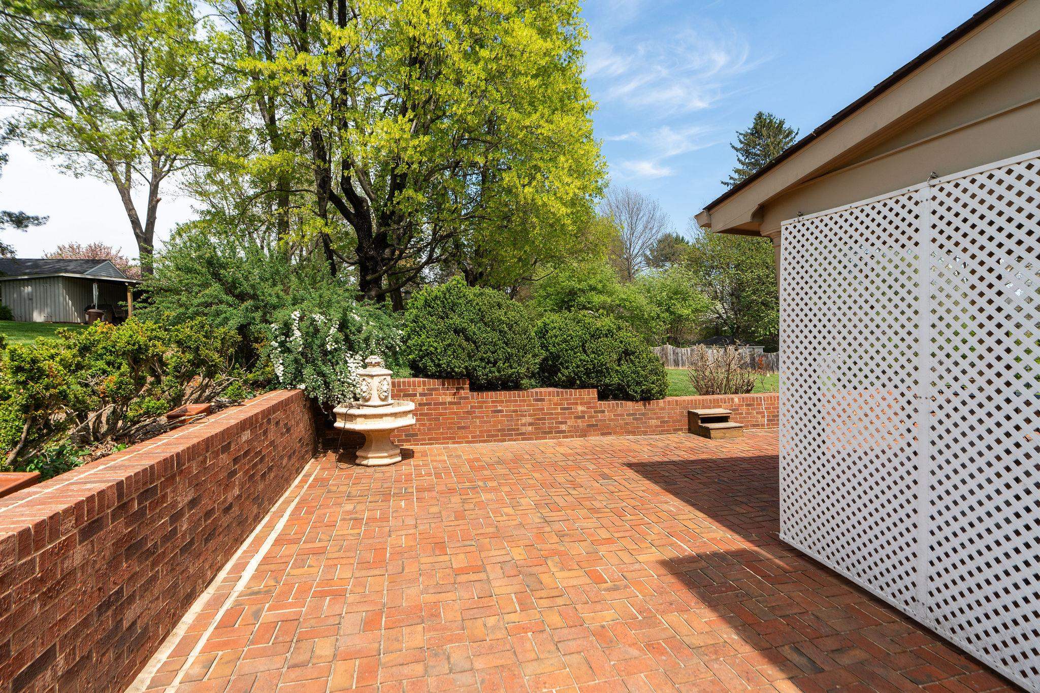 812 MEADOWBROOK RD, WAYNESBORO, Virginia 22980, 4 Bedrooms Bedrooms, ,3 BathroomsBathrooms,Residential,812 MEADOWBROOK RD,663618 MLS # 663618