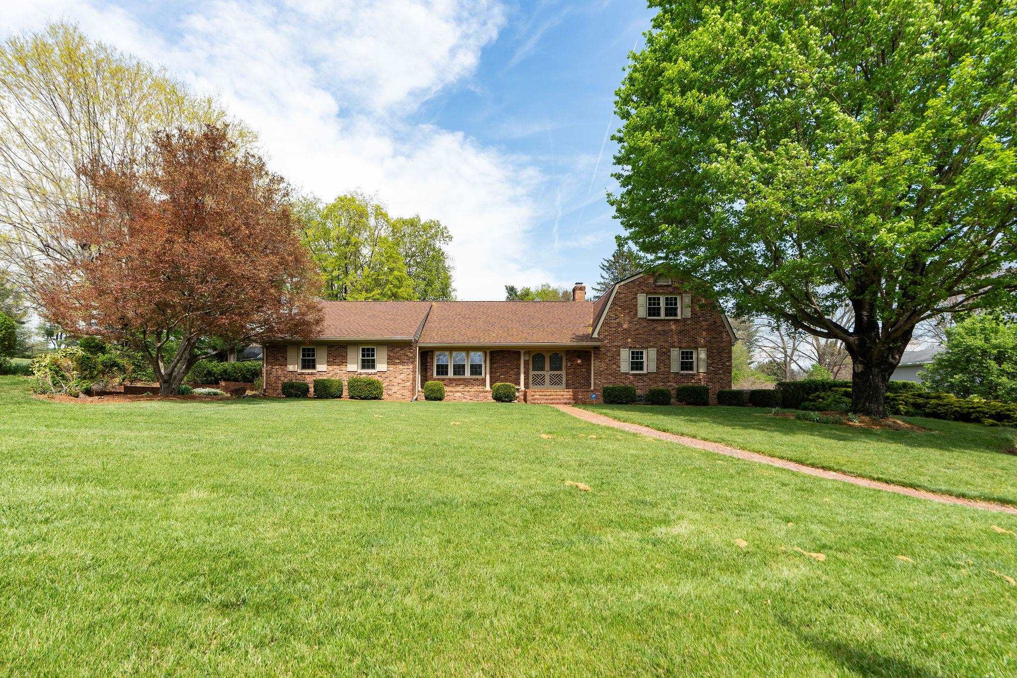 812 MEADOWBROOK RD, WAYNESBORO, Virginia 22980, 4 Bedrooms Bedrooms, ,3 BathroomsBathrooms,Residential,812 MEADOWBROOK RD,663618 MLS # 663618