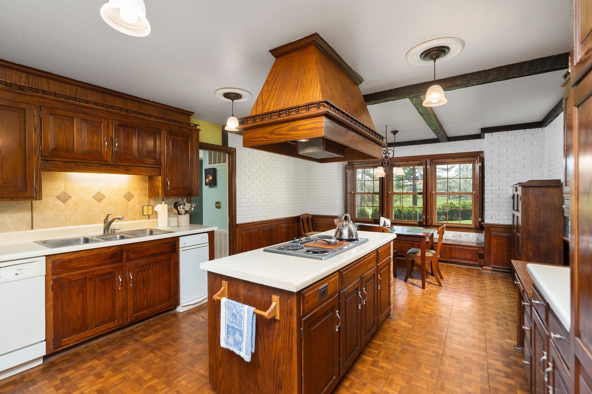 812 MEADOWBROOK RD, WAYNESBORO, Virginia 22980, 4 Bedrooms Bedrooms, ,3 BathroomsBathrooms,Residential,812 MEADOWBROOK RD,663618 MLS # 663618