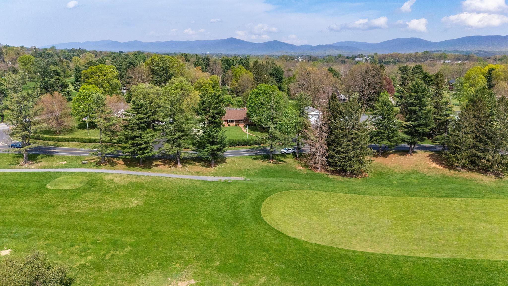 812 MEADOWBROOK RD, WAYNESBORO, Virginia 22980, 4 Bedrooms Bedrooms, ,3 BathroomsBathrooms,Residential,812 MEADOWBROOK RD,663618 MLS # 663618