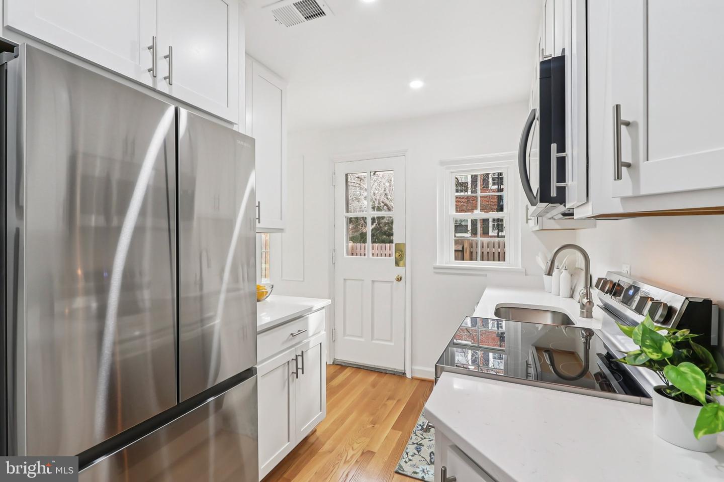 3034 S BUCHANAN ST, ARLINGTON, Virginia 22206, 2 Bedrooms Bedrooms, ,2 BathroomsBathrooms,Residential,For sale,3034 S BUCHANAN ST,VAAR2065992 MLS # VAAR2065992