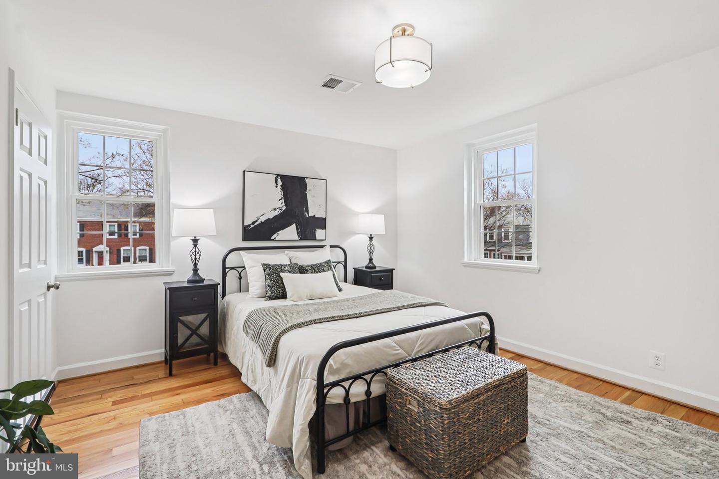 3034 S BUCHANAN ST, ARLINGTON, Virginia 22206, 2 Bedrooms Bedrooms, ,2 BathroomsBathrooms,Residential,For sale,3034 S BUCHANAN ST,VAAR2065992 MLS # VAAR2065992