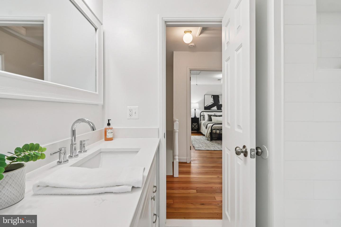 3034 S BUCHANAN ST, ARLINGTON, Virginia 22206, 2 Bedrooms Bedrooms, ,2 BathroomsBathrooms,Residential,For sale,3034 S BUCHANAN ST,VAAR2065992 MLS # VAAR2065992