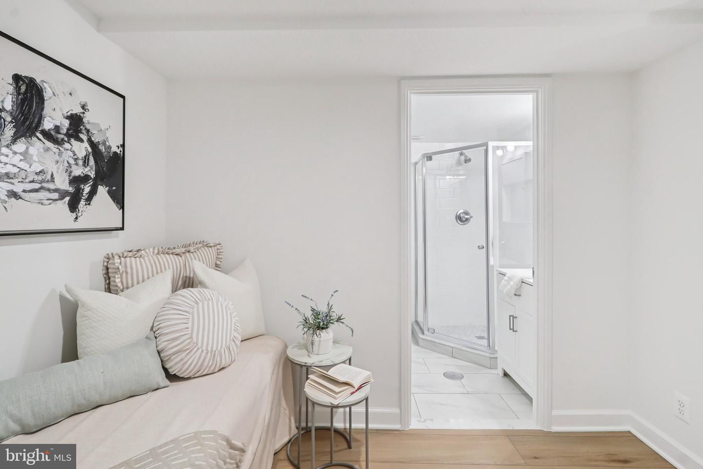 3034 S BUCHANAN ST, ARLINGTON, Virginia 22206, 2 Bedrooms Bedrooms, ,2 BathroomsBathrooms,Residential,For sale,3034 S BUCHANAN ST,VAAR2065992 MLS # VAAR2065992