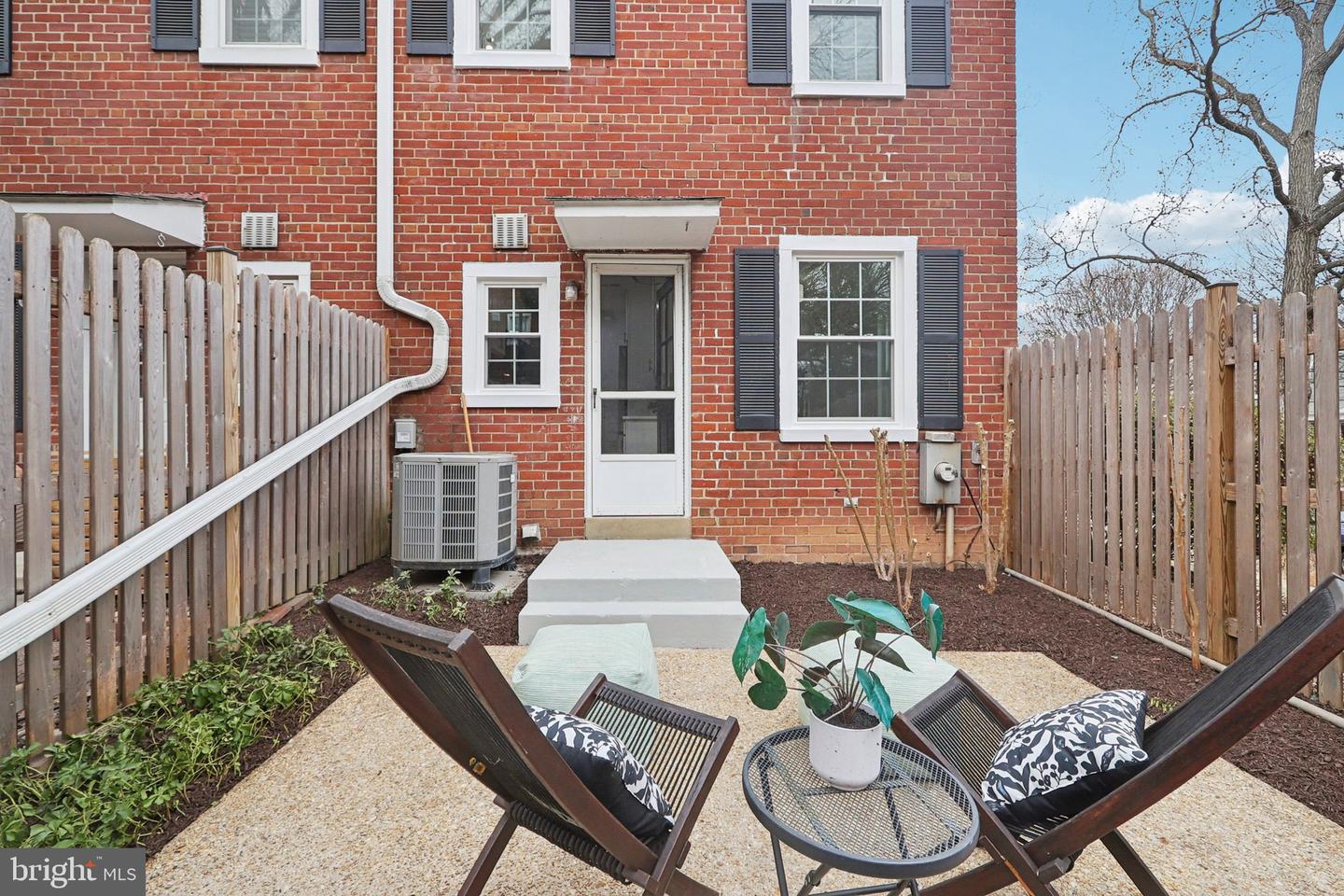 3034 S BUCHANAN ST, ARLINGTON, Virginia 22206, 2 Bedrooms Bedrooms, ,2 BathroomsBathrooms,Residential,For sale,3034 S BUCHANAN ST,VAAR2065992 MLS # VAAR2065992