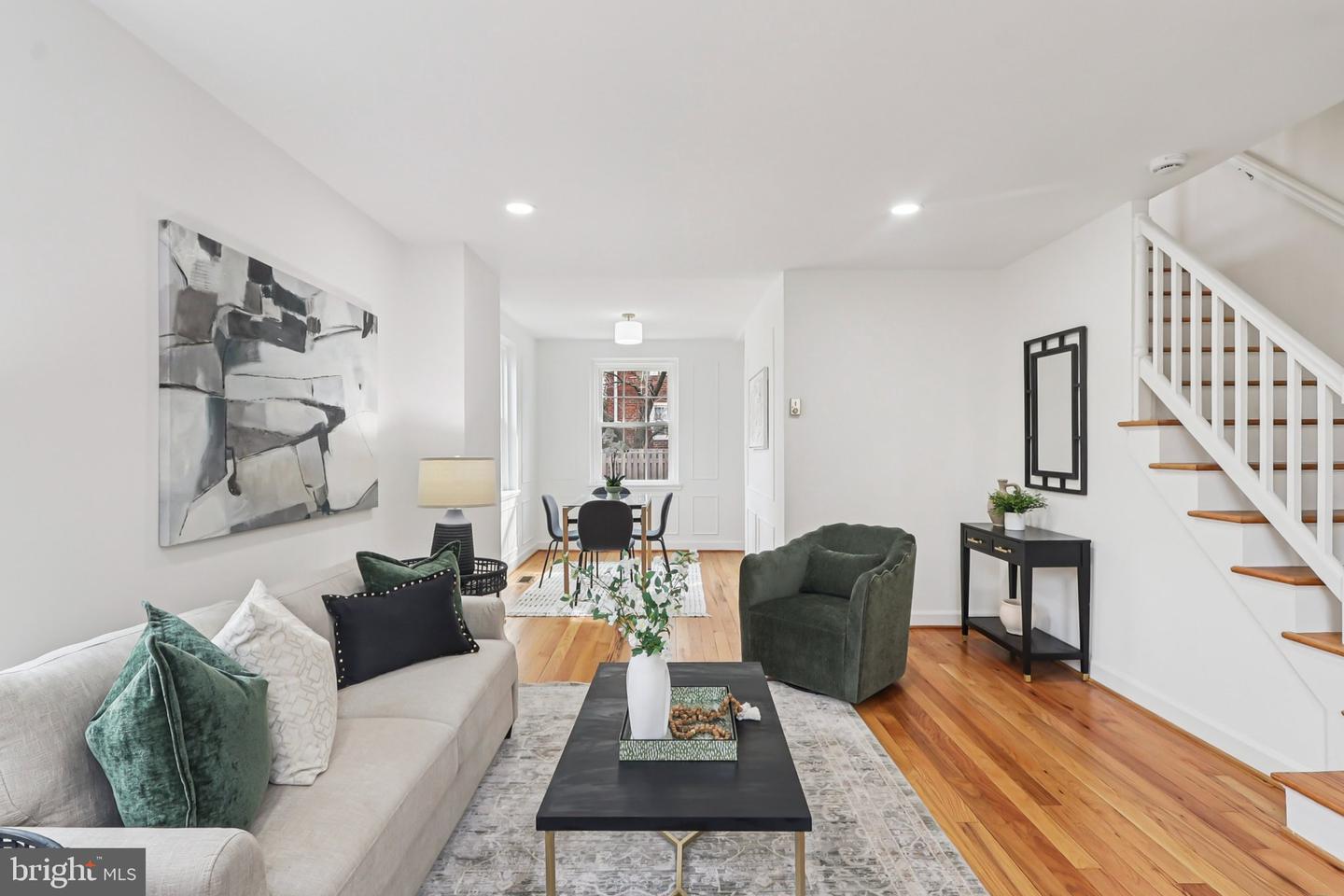 3034 S BUCHANAN ST, ARLINGTON, Virginia 22206, 2 Bedrooms Bedrooms, ,2 BathroomsBathrooms,Residential,For sale,3034 S BUCHANAN ST,VAAR2065992 MLS # VAAR2065992