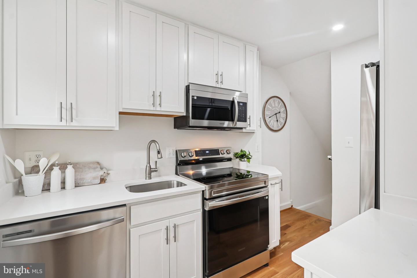 3034 S BUCHANAN ST, ARLINGTON, Virginia 22206, 2 Bedrooms Bedrooms, ,2 BathroomsBathrooms,Residential,For sale,3034 S BUCHANAN ST,VAAR2065992 MLS # VAAR2065992